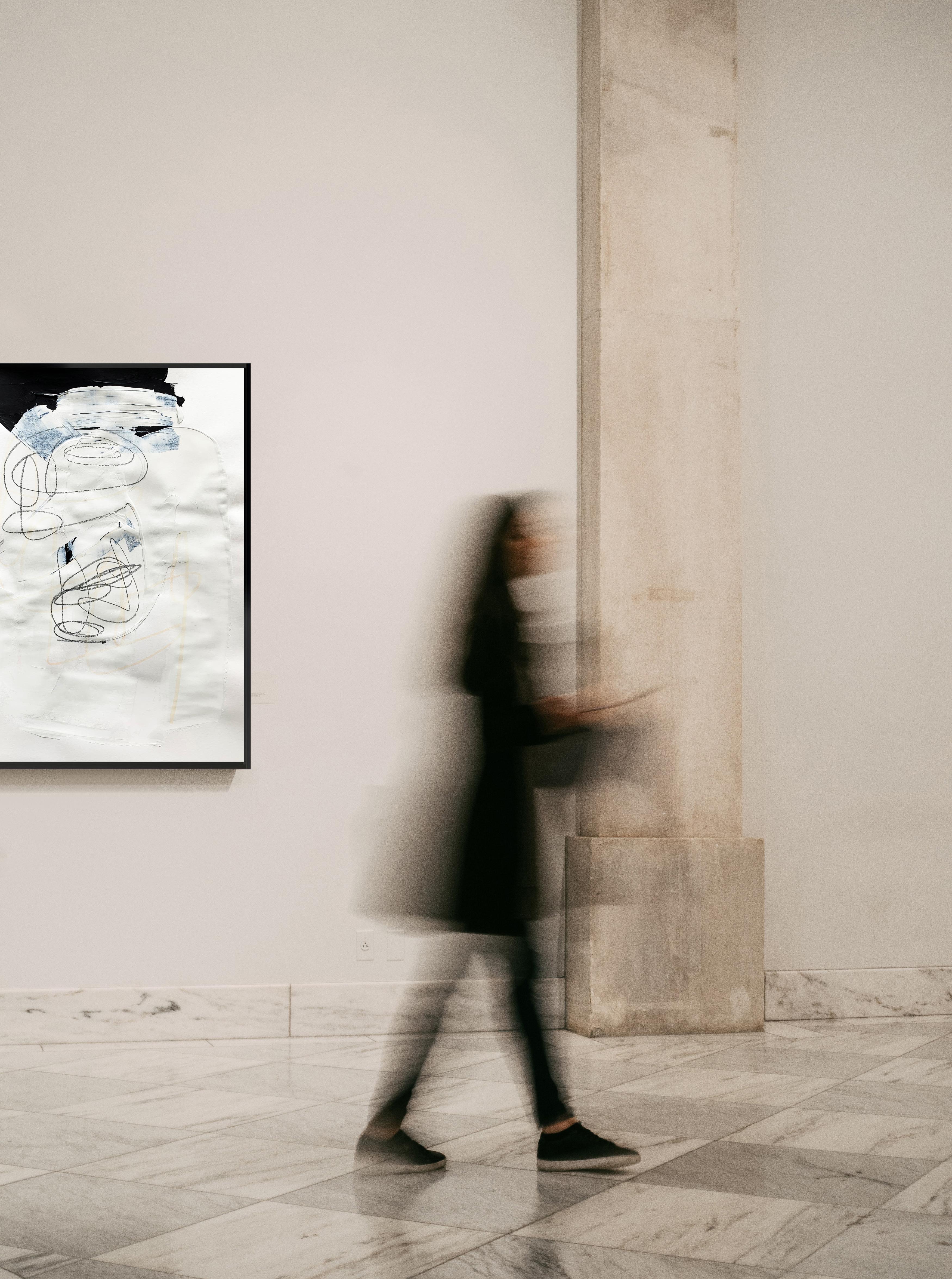 Blanco libre 3 - Pintura abstracta blanca y negra texturizada sobre papel, 2025 - Mixed Media Art Expresionismo abstracto de Monika Widenka