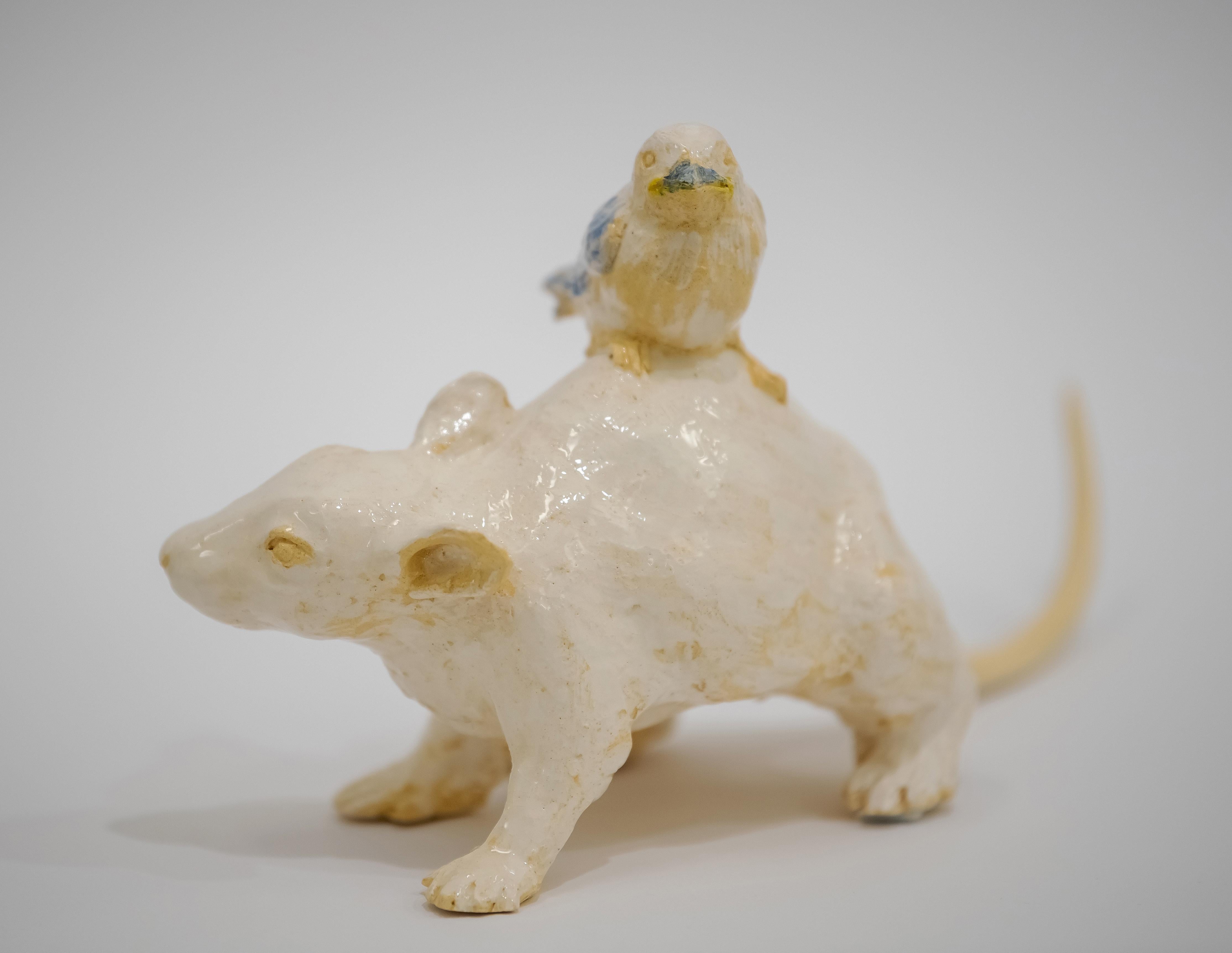 Einzigartige handgefertigte glasierte Keramik-Skulptur „A Rat With A Tit“ mit Tierporträt (Zeitgenössisch), Sculpture, von Monika Zadurska-Bielak