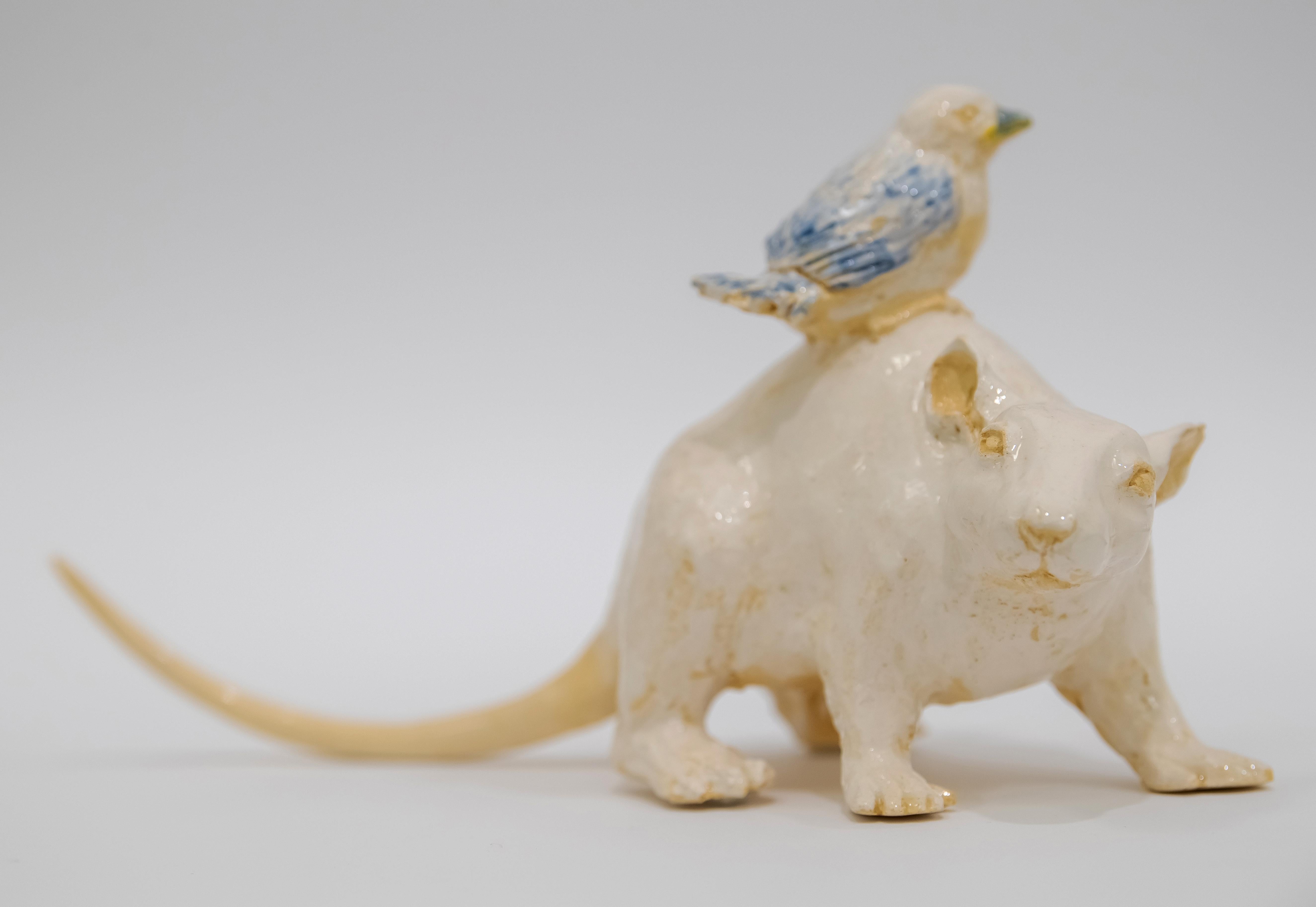 Einzigartige handgefertigte glasierte Keramik-Skulptur „A Rat With A Tit“ mit Tierporträt