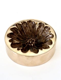 Monique Gerber Bronze Vide Poche Motif Daisy or Marguerite