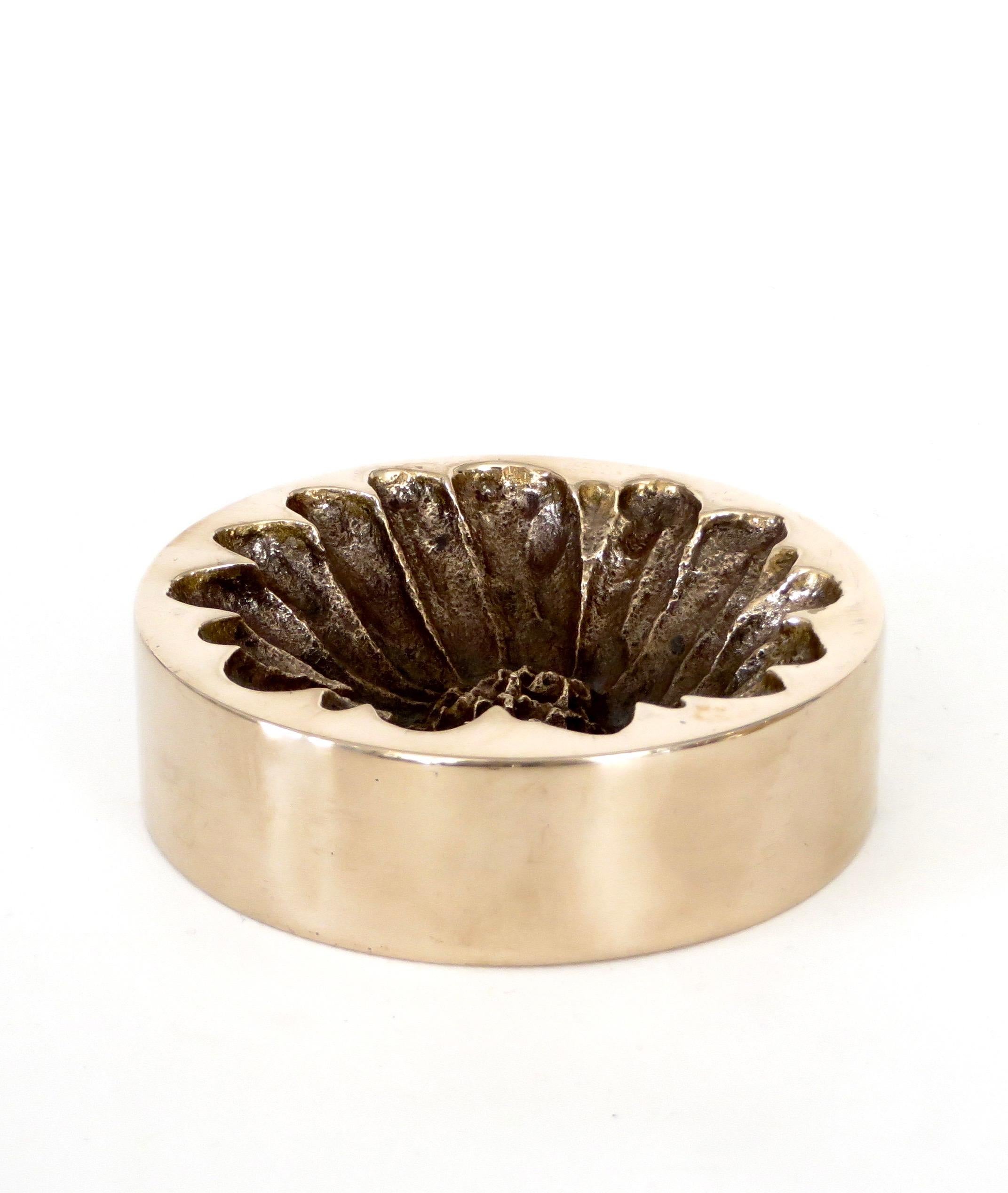 Mid-Century Modern Monique Gerber Bronze Vide Poche Motif Daisy or Marguerite French Design