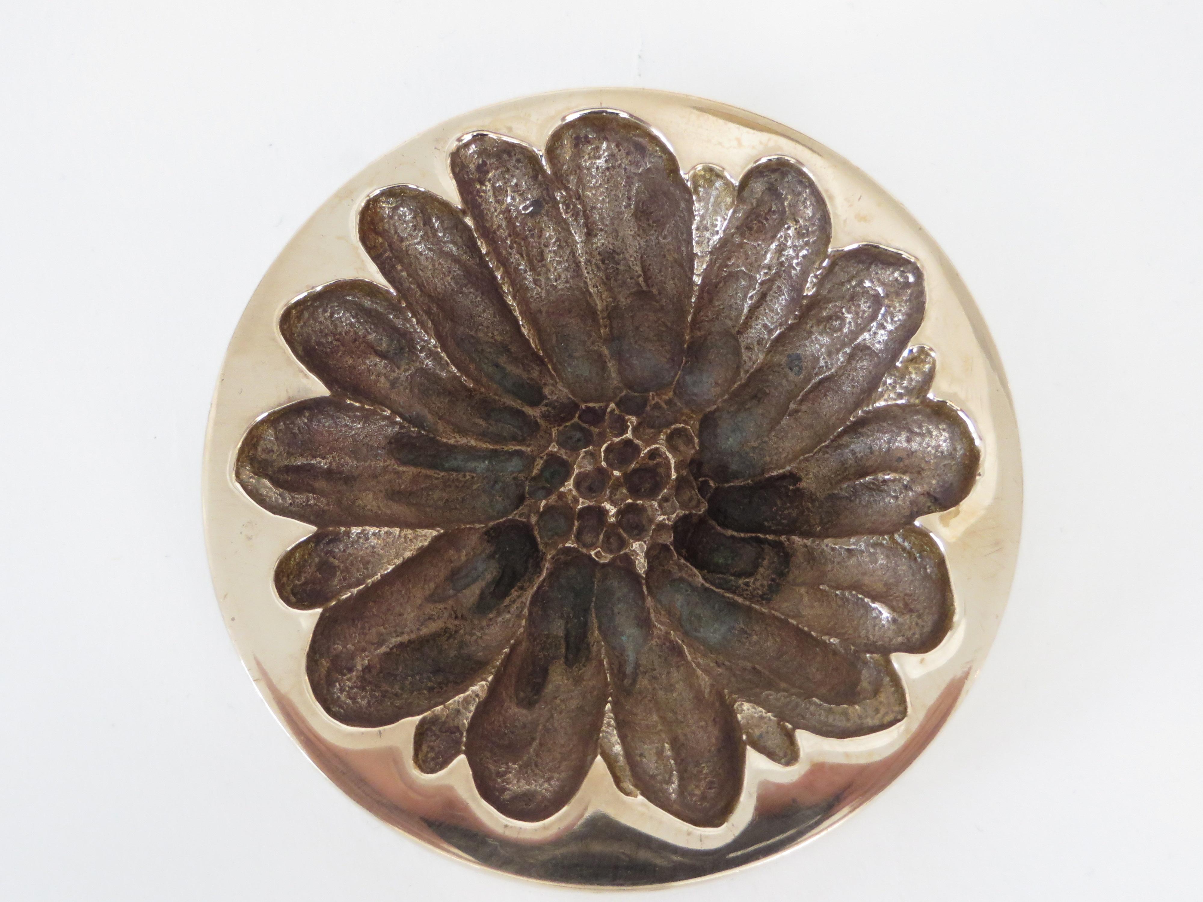 Monique Gerber Bronze Vide Poche Motif Daisy or Marguerite French Design In Good Condition In Chicago, IL