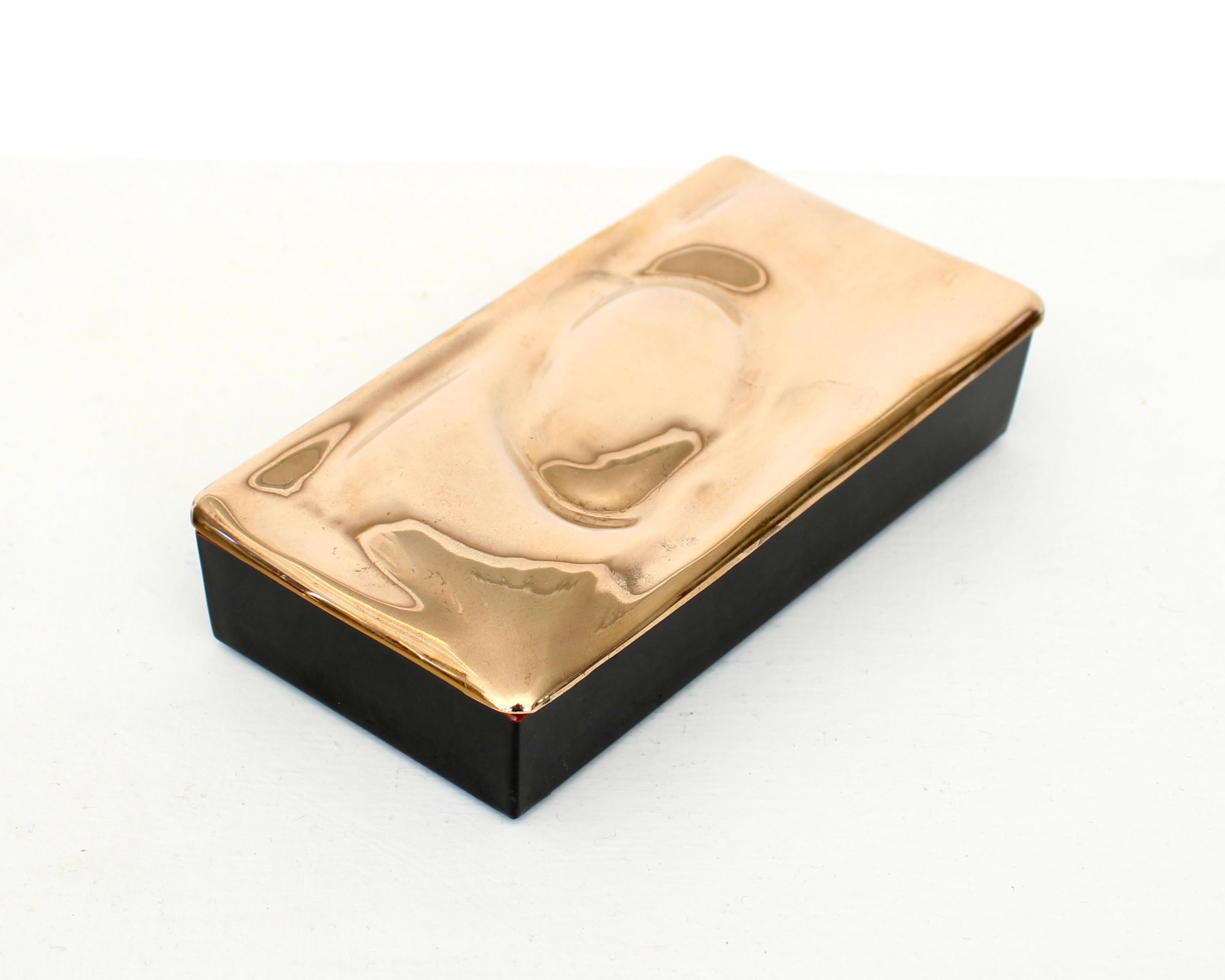 Monique Gerber French Bronze Lidded Sculptural Top Black and Red Lacquer Box In Good Condition For Sale In Chicago, IL