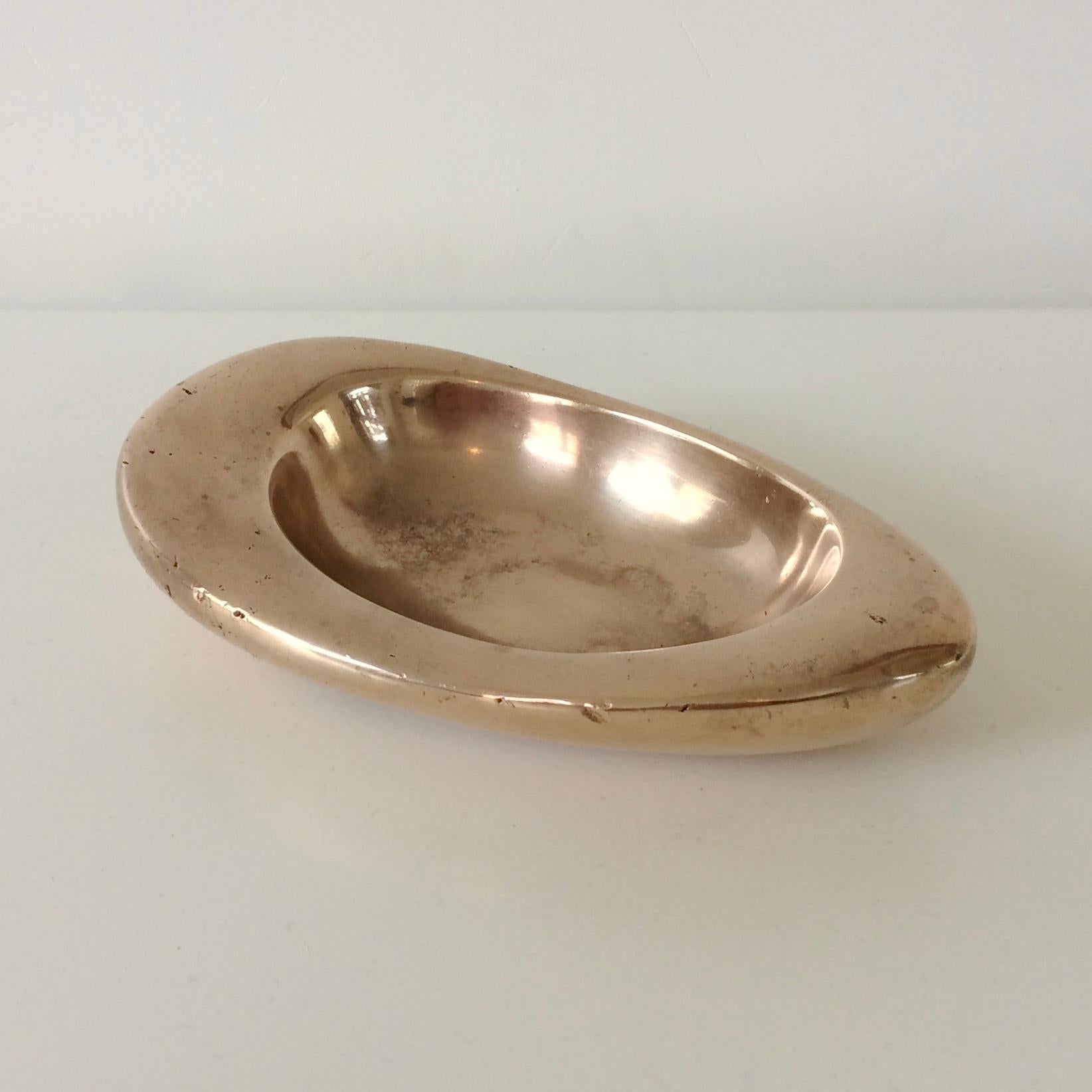 Nice Monique Gerber free-form vide-poche, circa 1970, France.
Polished gilt bronze. Signed M.G 
Dimensions: 15 cm W, 9 cm D, 4 cm H.
All purchases are covered by our Buyer Protection Guarantee.
This item can be returned within 7 days of delivery.