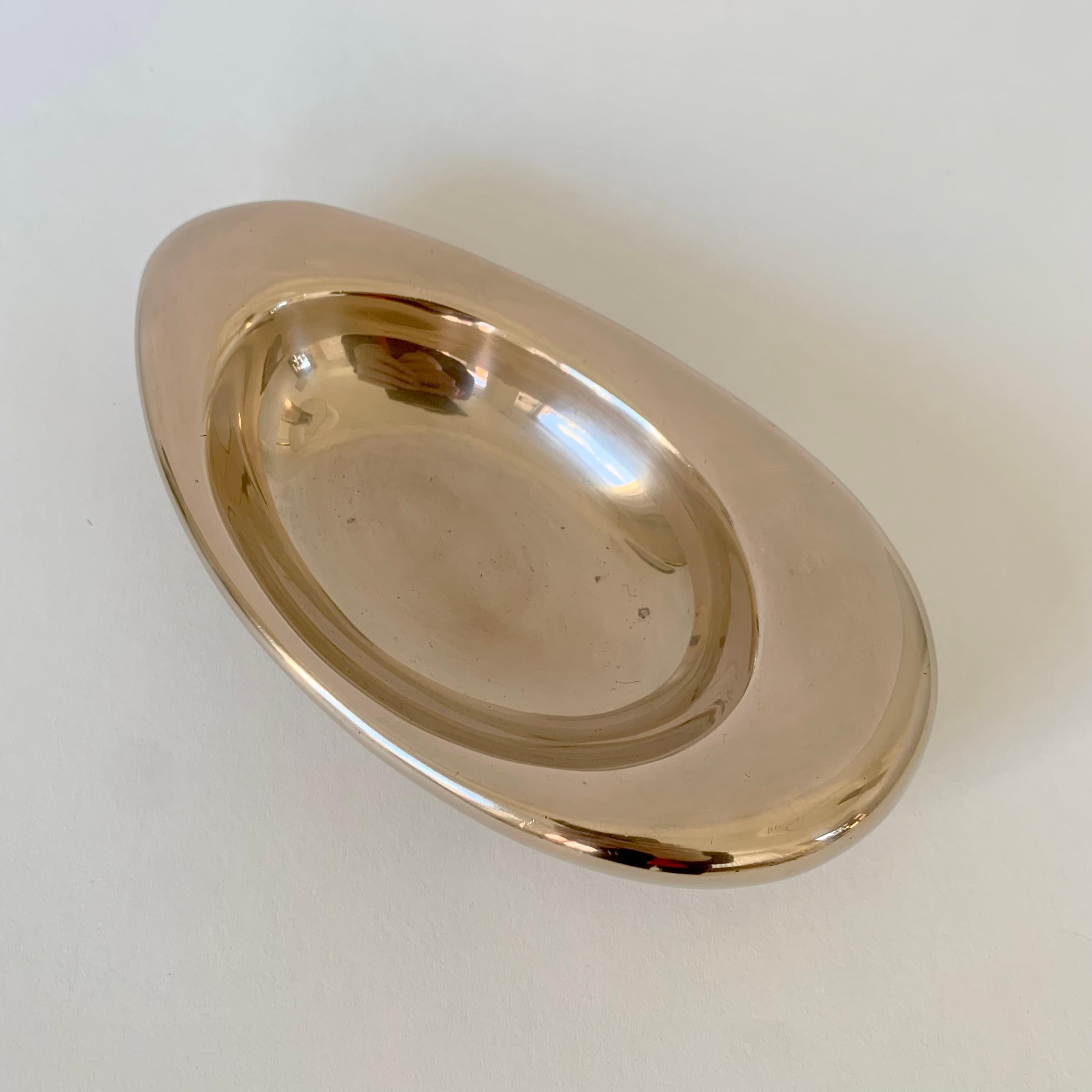 Vide-Poche de forma libre de bronce dorado estampado Monique Gerber, hacia 1970, Francia en venta 3