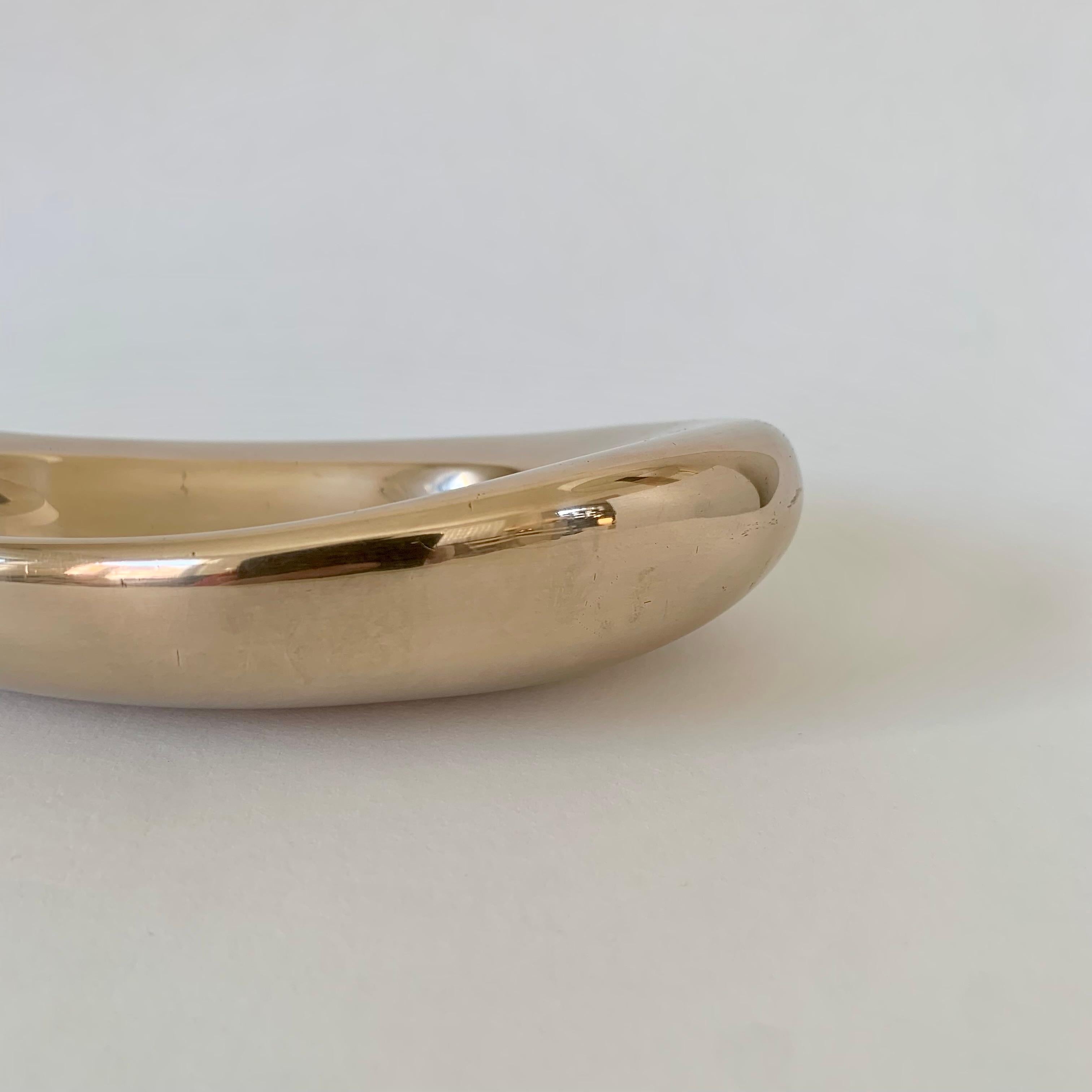 Vide-Poche de forma libre de bronce dorado estampado Monique Gerber, hacia 1970, Francia en venta 4