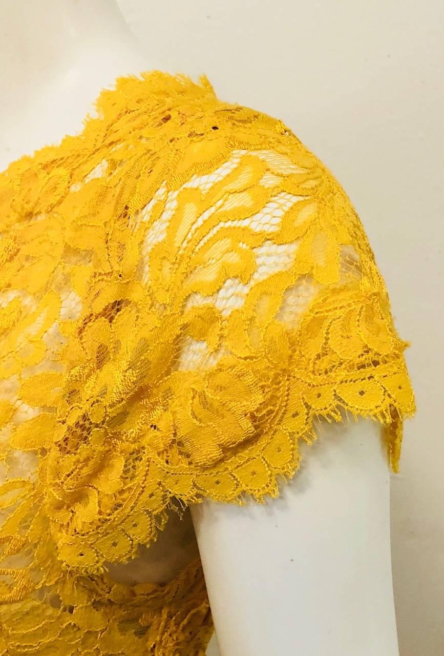 Monique Lhuiller Lemon Amber Lace Open Back Dress With Cap Sleeve For Sale 1