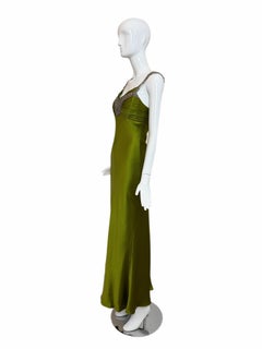 Vestido largo de seda verde de MONIQUE LHUILLIER, colección de pasarela de 2005, con... Vestido largo «Crystals»
