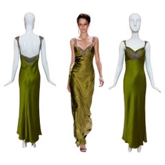 Vestido largo de seda verde de MONIQUE LHUILLIER, colección de pasarela de 2005, con... Vestido largo «Crystals»