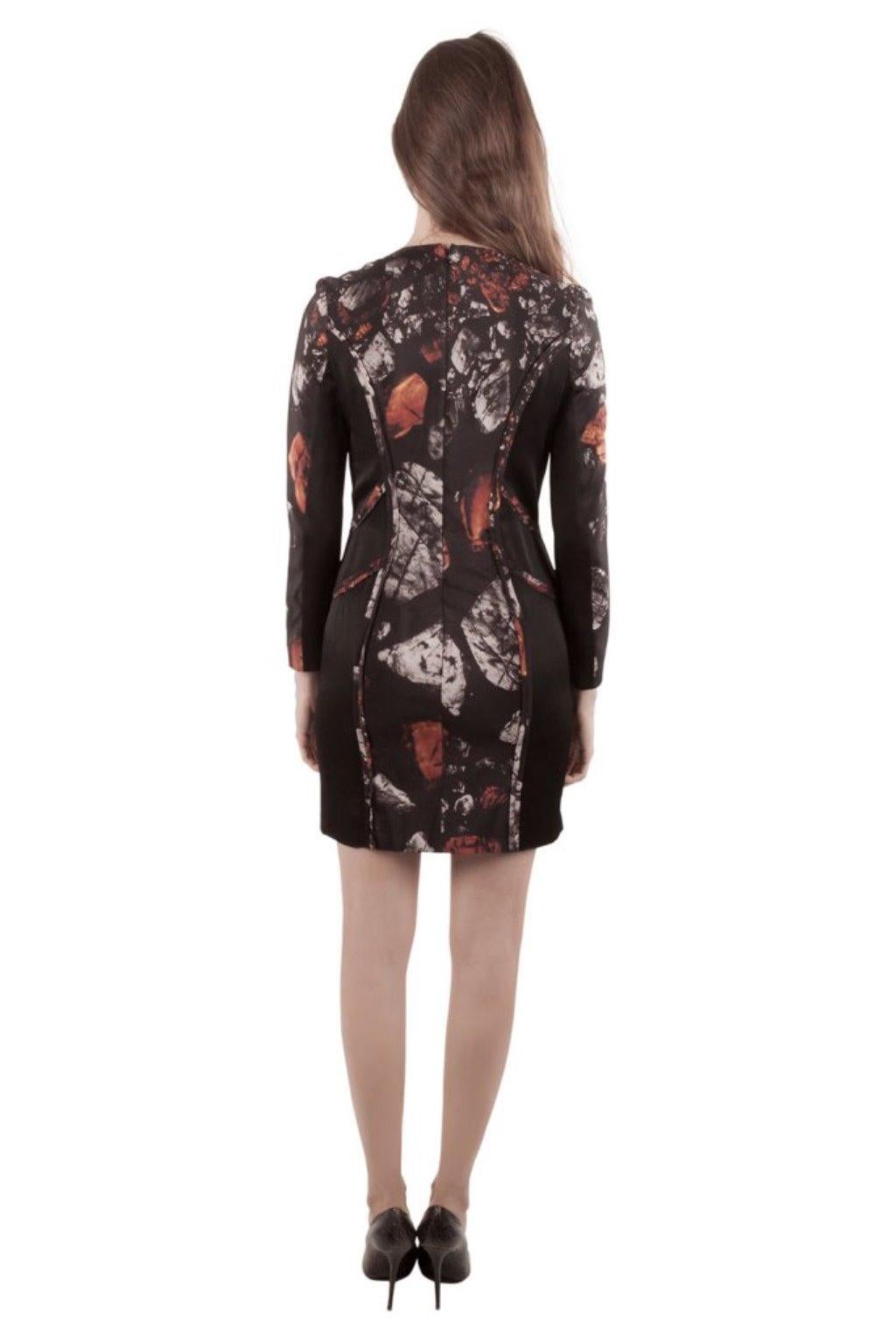 Made by Monique Lhuillier, this sheath dress will suit your style in the most enticing way. Tailored from a silk blend, it is designed with long sleeves, zip closure and beautiful abstract print. The black dress will go well for a formal day out or
