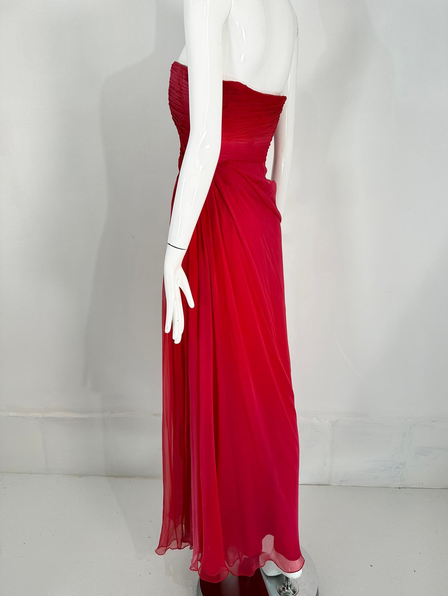 Monique Lhuillier Collection Red Pink Pleated Ombre Silk Chiffon Strapless Gown  For Sale 1