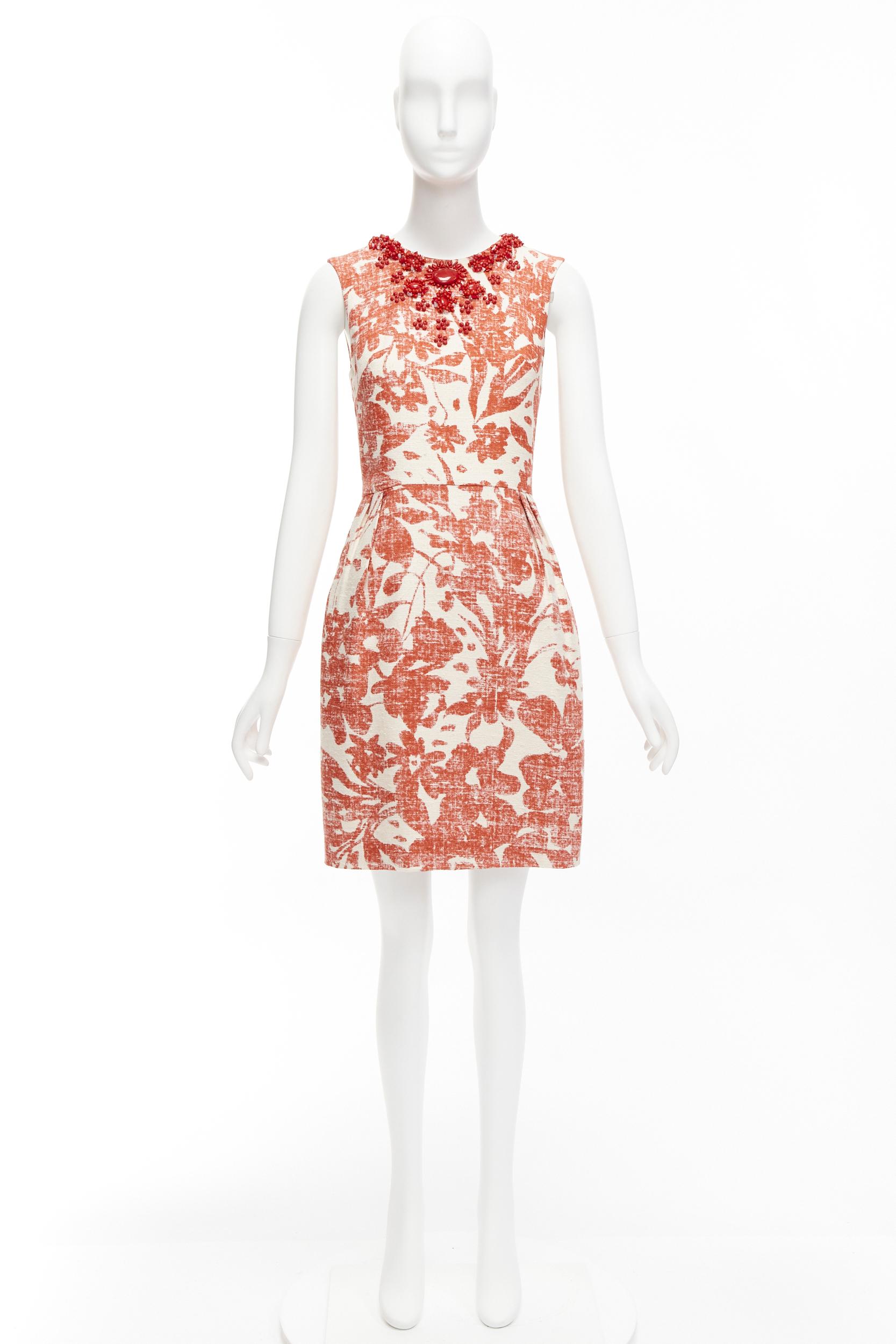 MONIQUE LHUILLIER vestido de novia con cuello adornado con flores en color crema y rojo en venta 3
