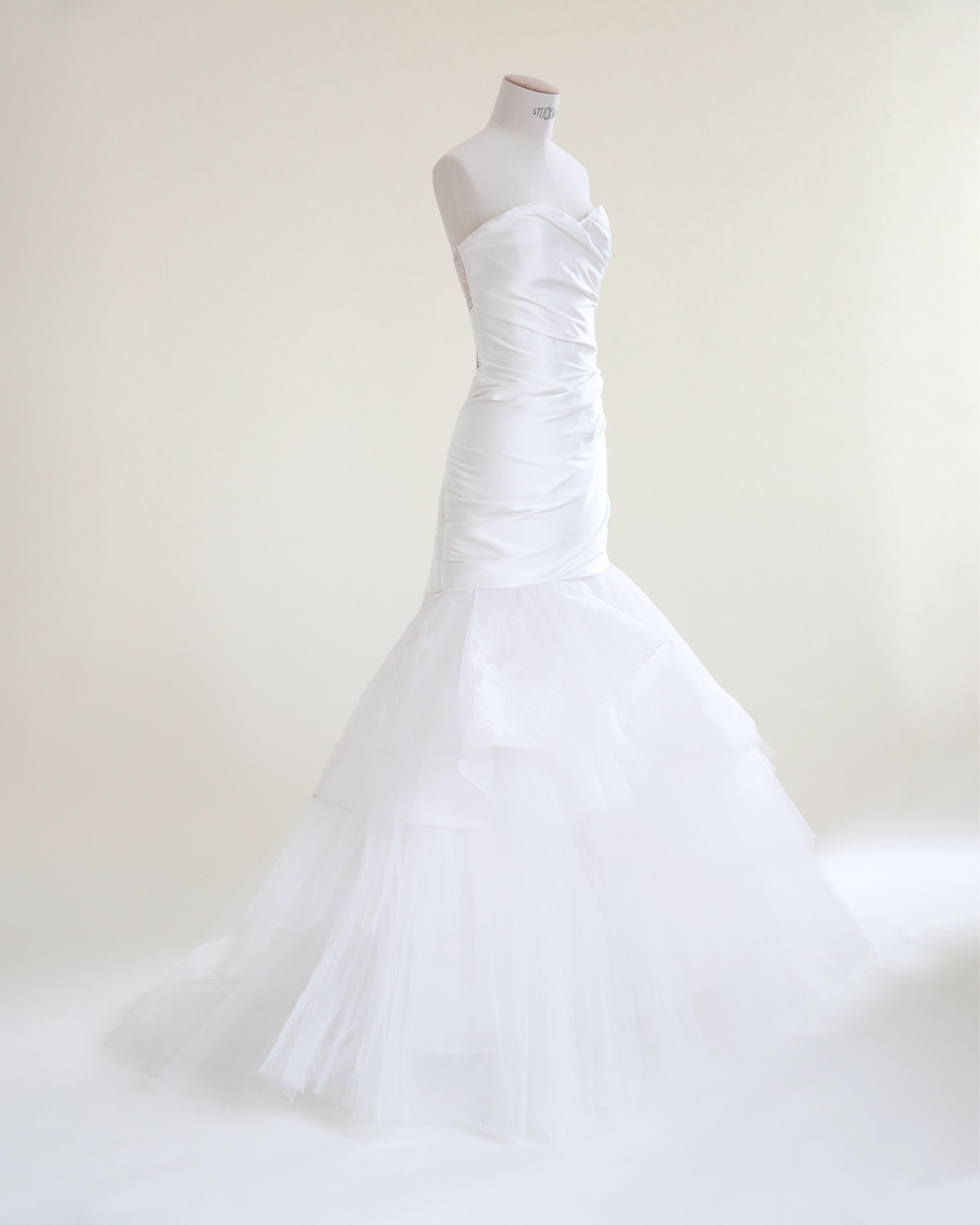Monique Lhuillier F/W17 strapless silk lace mermaid white wedding dress gown 10 For Sale 5