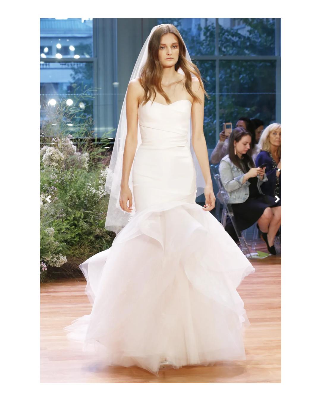 Monique Lhuillier F/W17 strapless silk lace mermaid white wedding dress gown 10 For Sale 8