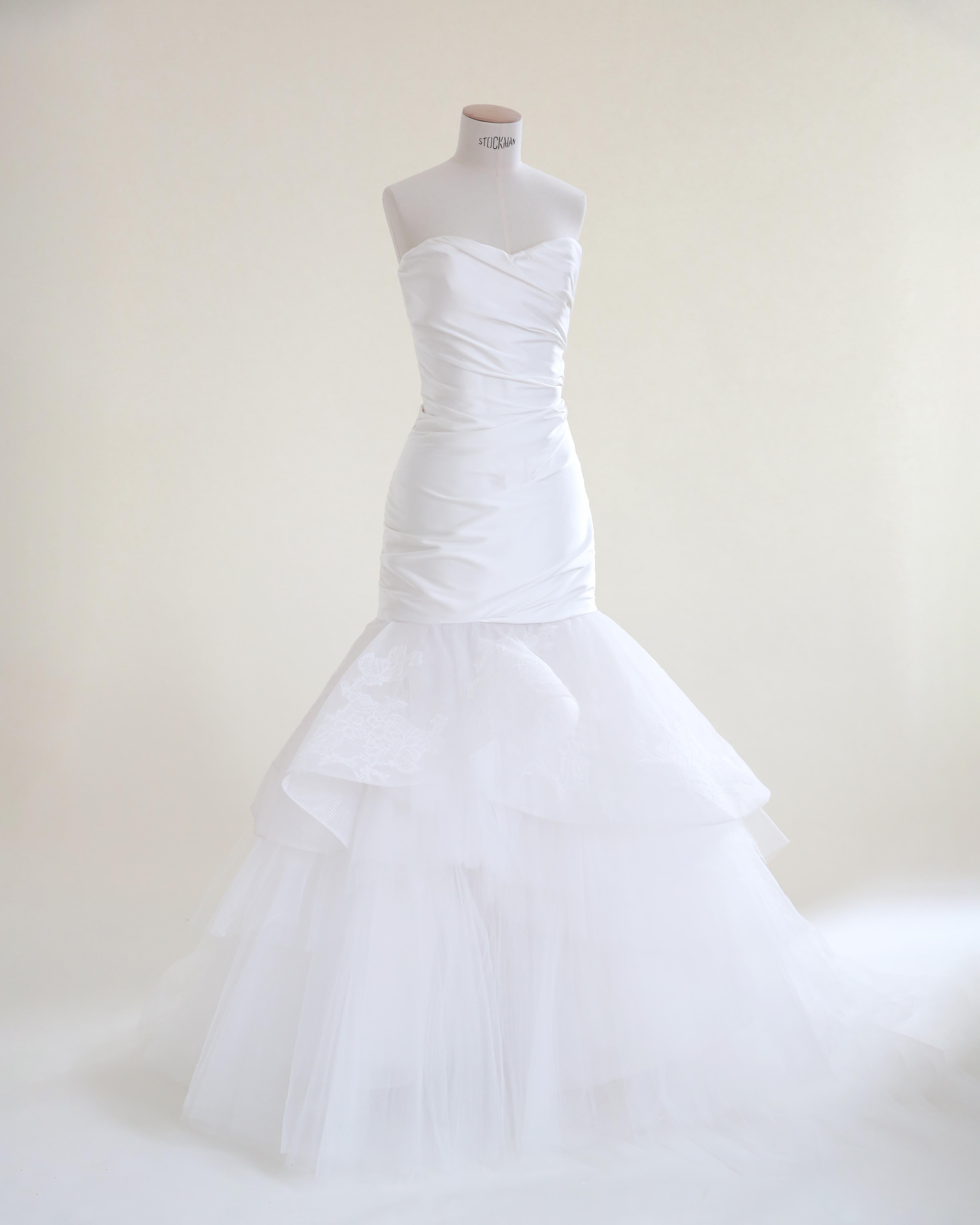 Monique Lhuillier F/W17 strapless silk lace mermaid white wedding dress gown 10 For Sale 4