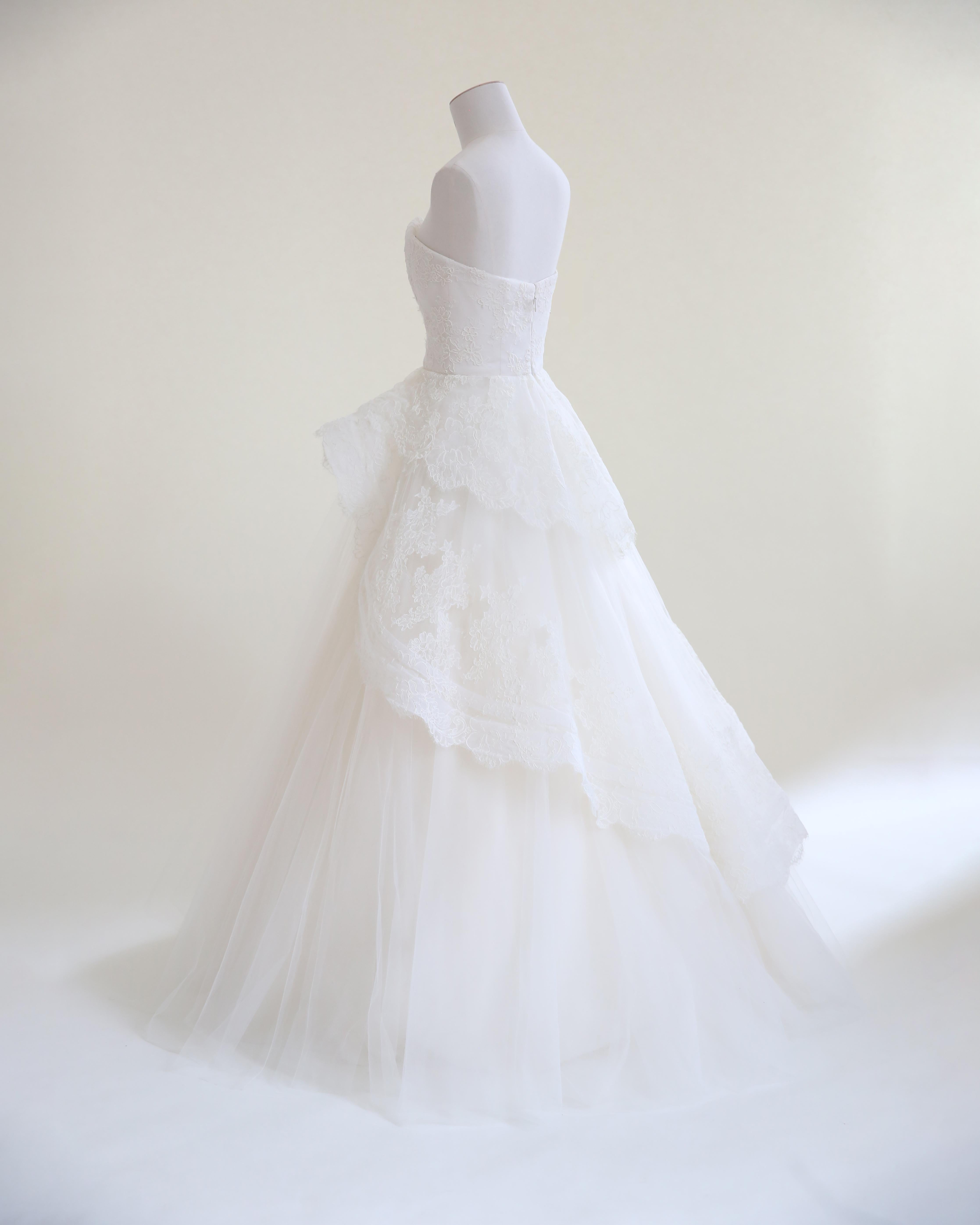 Monique Lhuillier Fall 10 vintage strapless tulle floral lace wedding dress gown For Sale 9