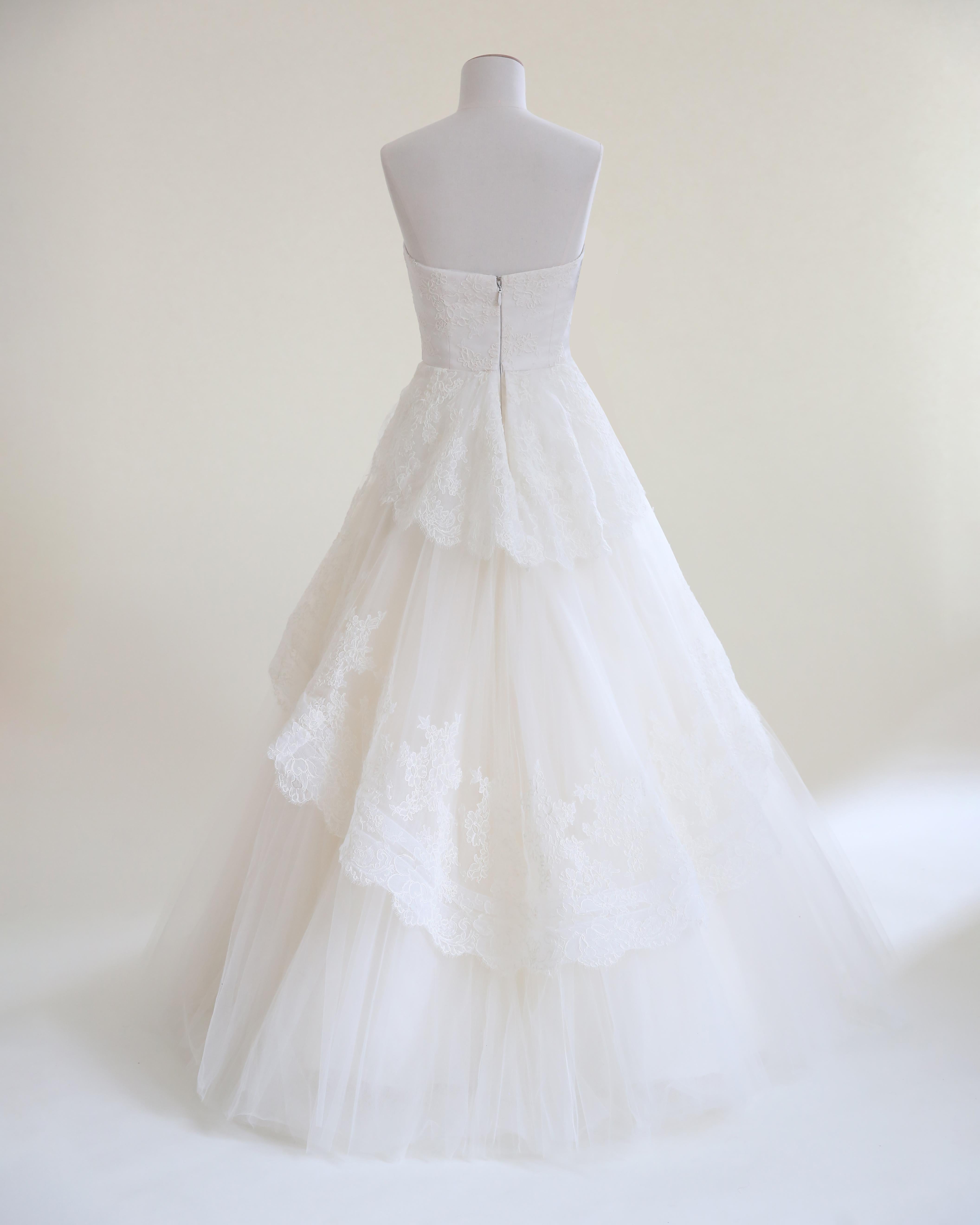 Monique Lhuillier Fall 10 vintage strapless tulle floral lace wedding dress gown For Sale 10