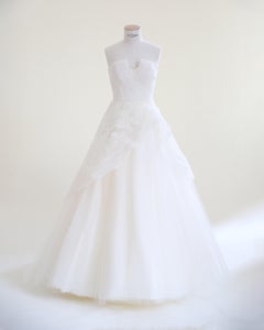 Monique Lhuillier Fall 10 vintage strapless tulle floral lace wedding dress gown