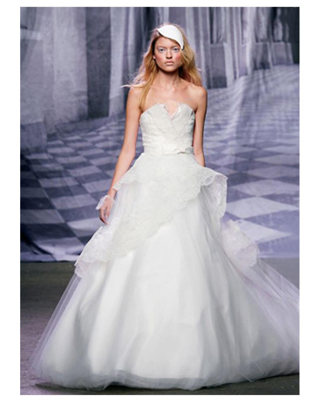 Gray Monique Lhuillier Fall 10 vintage strapless tulle floral lace wedding dress gown For Sale