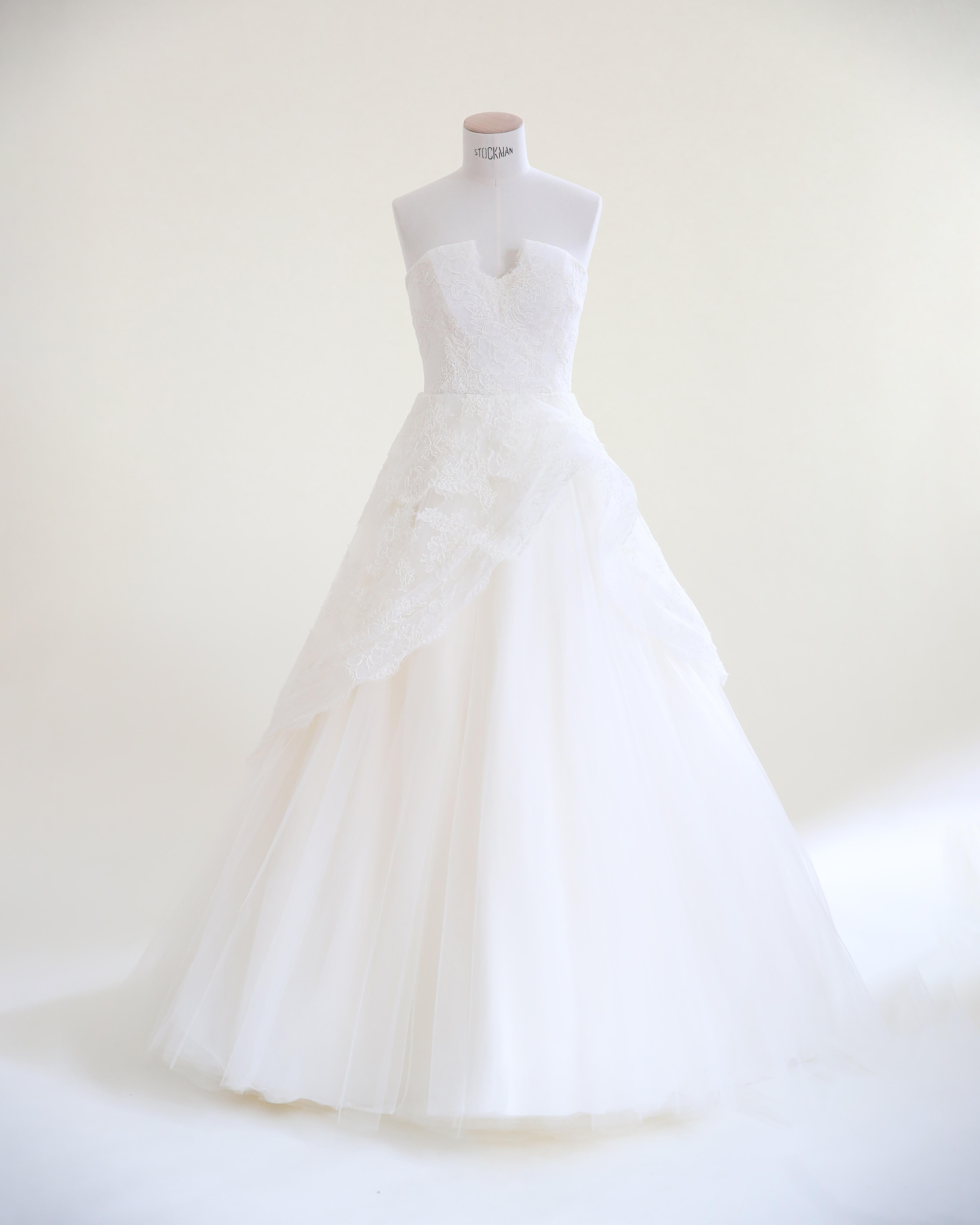 Monique Lhuillier Fall 10 vintage strapless tulle floral lace wedding dress gown In Good Condition For Sale In Milano, Lombardia