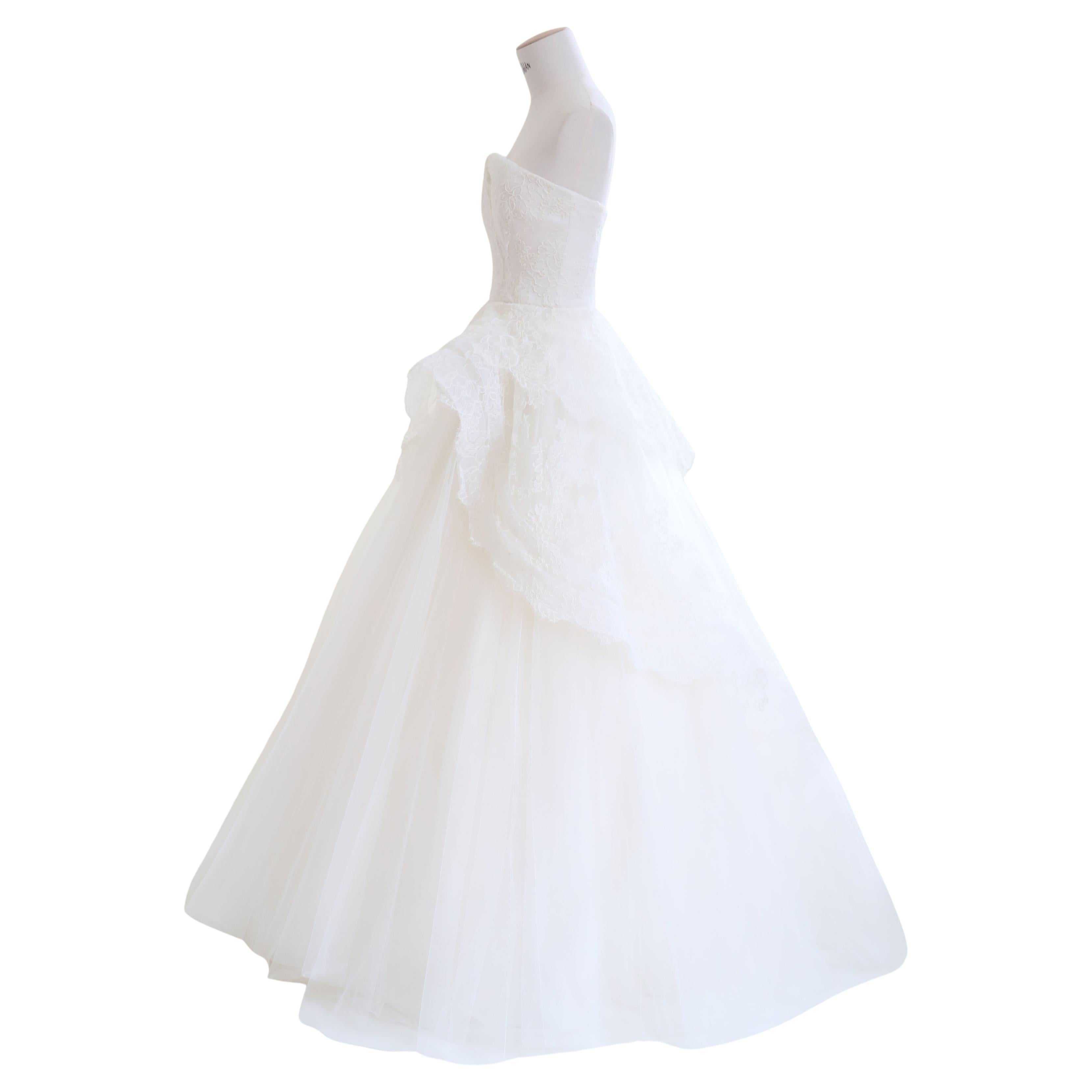 Monique Lhuillier Fall 10 vintage strapless tulle floral lace wedding dress gown For Sale