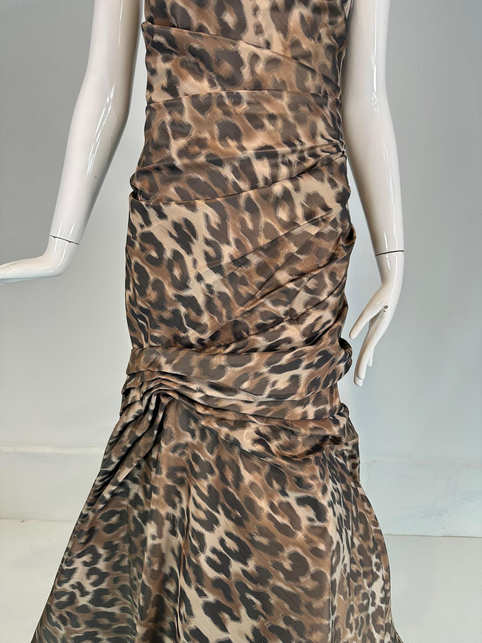 Monique Lhuillier Autunno 2011: abito senza spalline con stampa leopardata, drappeggiato e con corsetto Grande in vendita 7