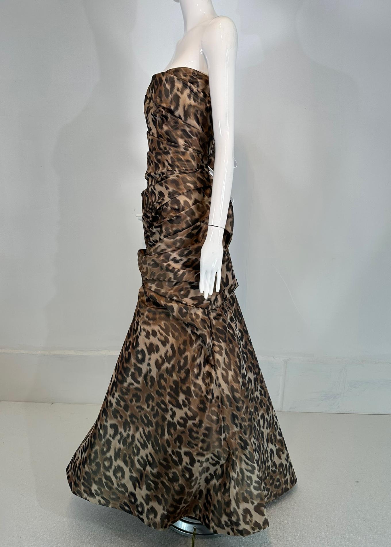 Nero Monique Lhuillier Autunno 2011: abito senza spalline con stampa leopardata, drappeggiato e con corsetto Grande in vendita