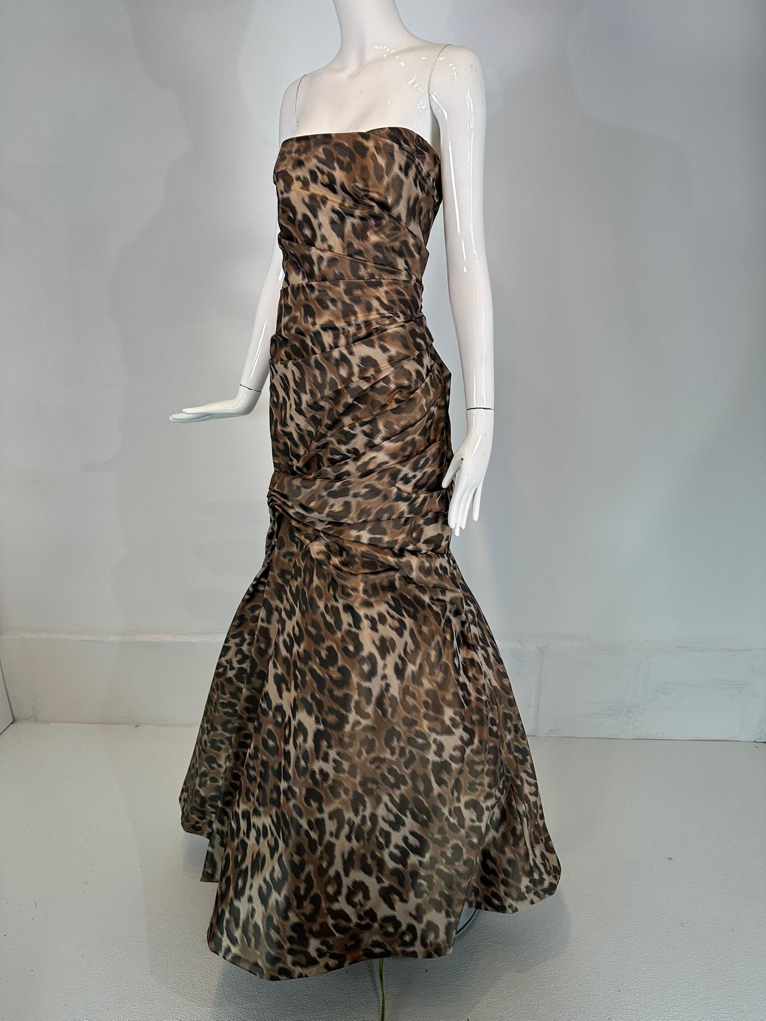 Donna Monique Lhuillier Autunno 2011: abito senza spalline con stampa leopardata, drappeggiato e con corsetto Grande in vendita