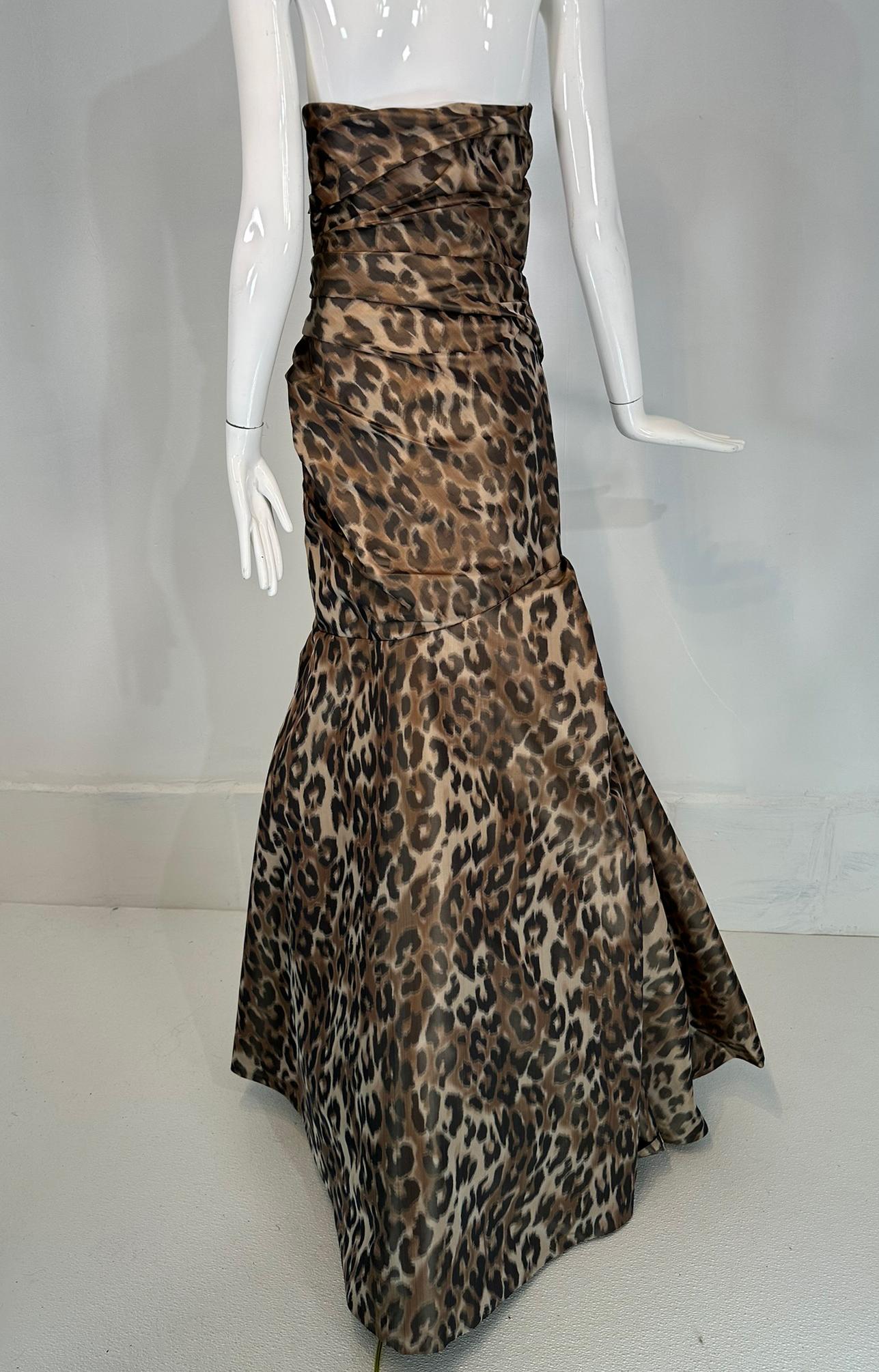 Monique Lhuillier Autunno 2011: abito senza spalline con stampa leopardata, drappeggiato e con corsetto Grande in vendita 1