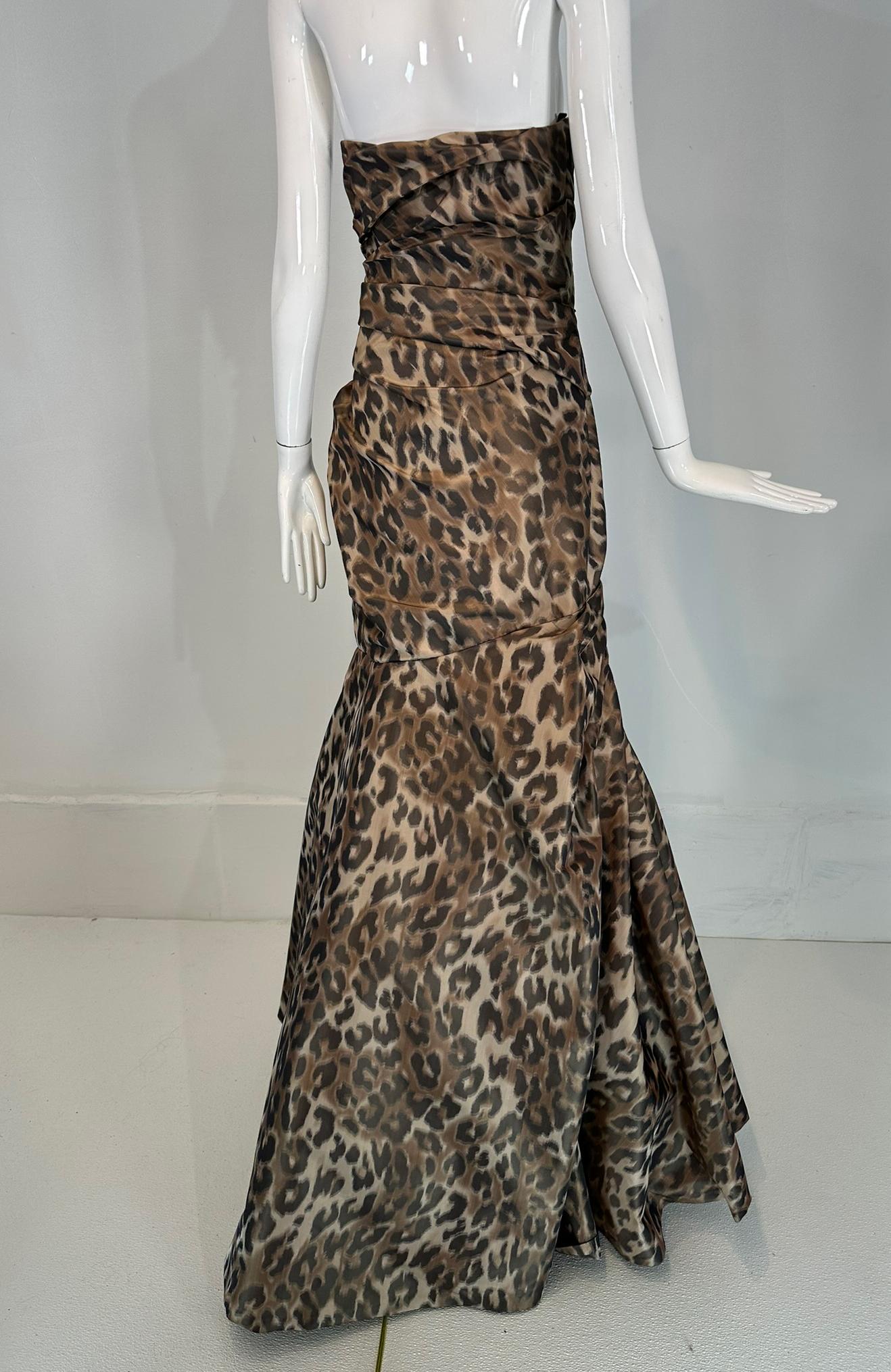 Monique Lhuillier Autunno 2011: abito senza spalline con stampa leopardata, drappeggiato e con corsetto Grande in vendita 2