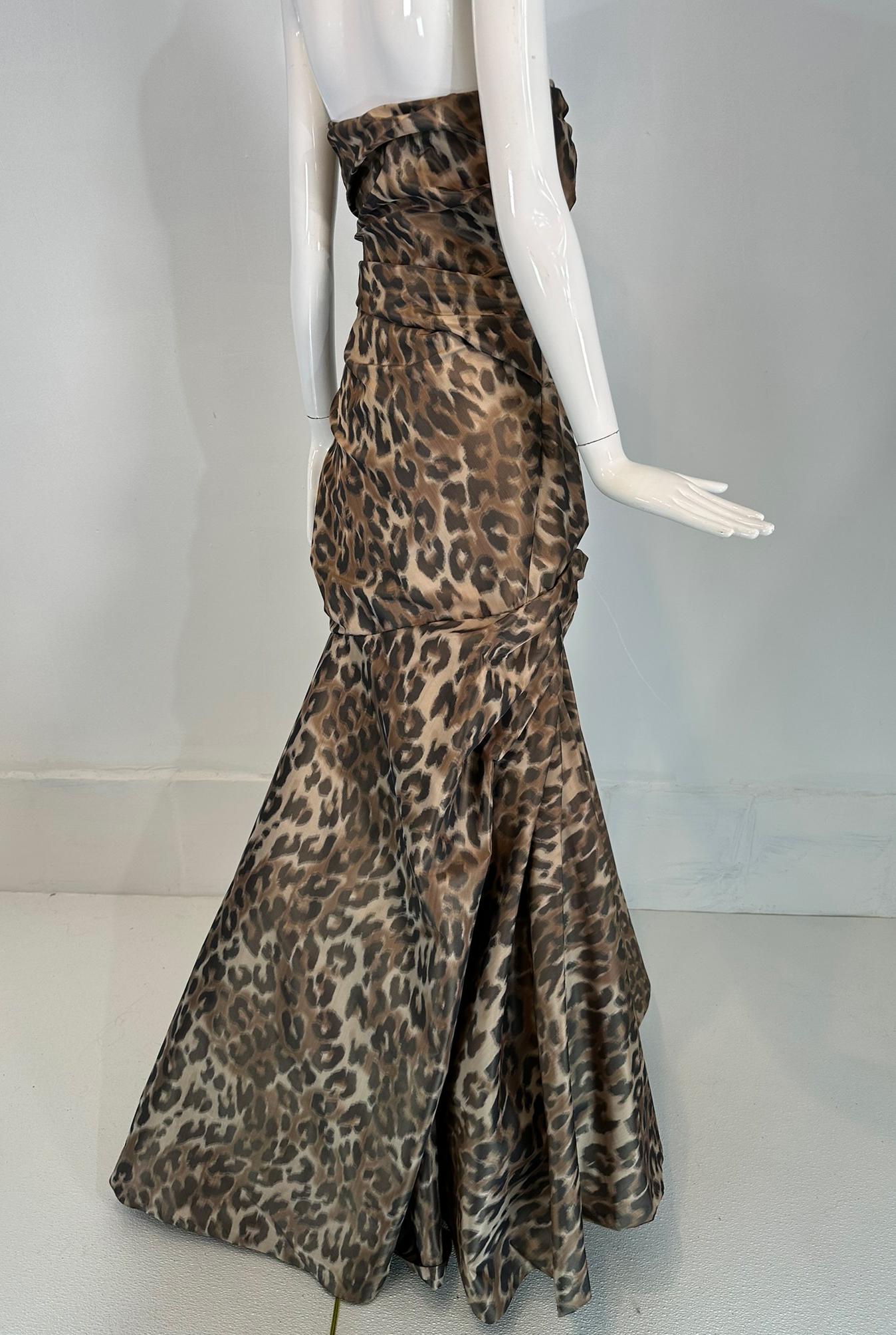 Monique Lhuillier Autunno 2011: abito senza spalline con stampa leopardata, drappeggiato e con corsetto Grande in vendita 3
