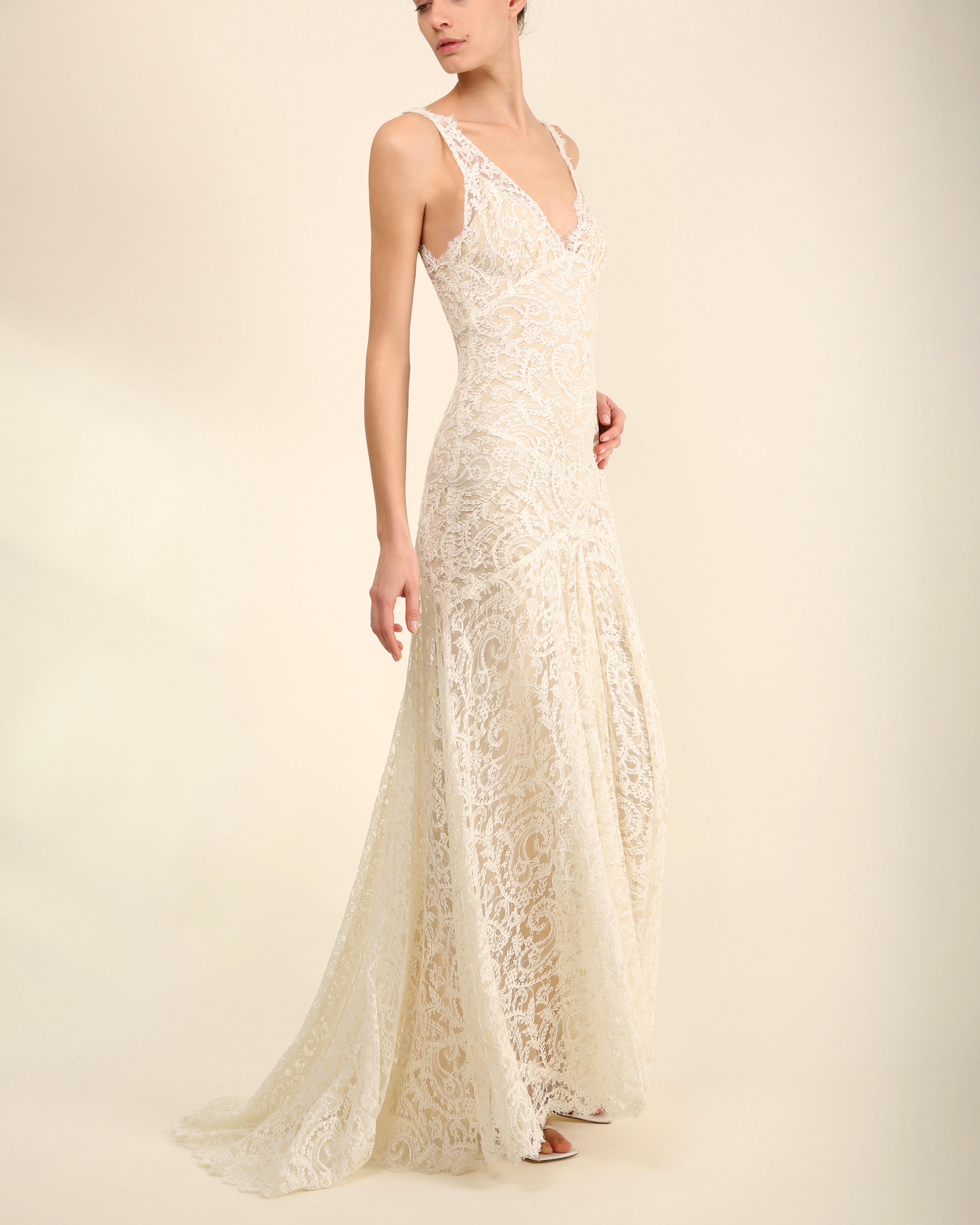 LOVE LALI VINTAGE

A beautiful ivory lace wedding gown by Monique Lhuillier 
The dress is so incredibly romantic and really fits the body like a dream
It consists of two layers, a champagne coloured silk lining that has a sheer ivory lace