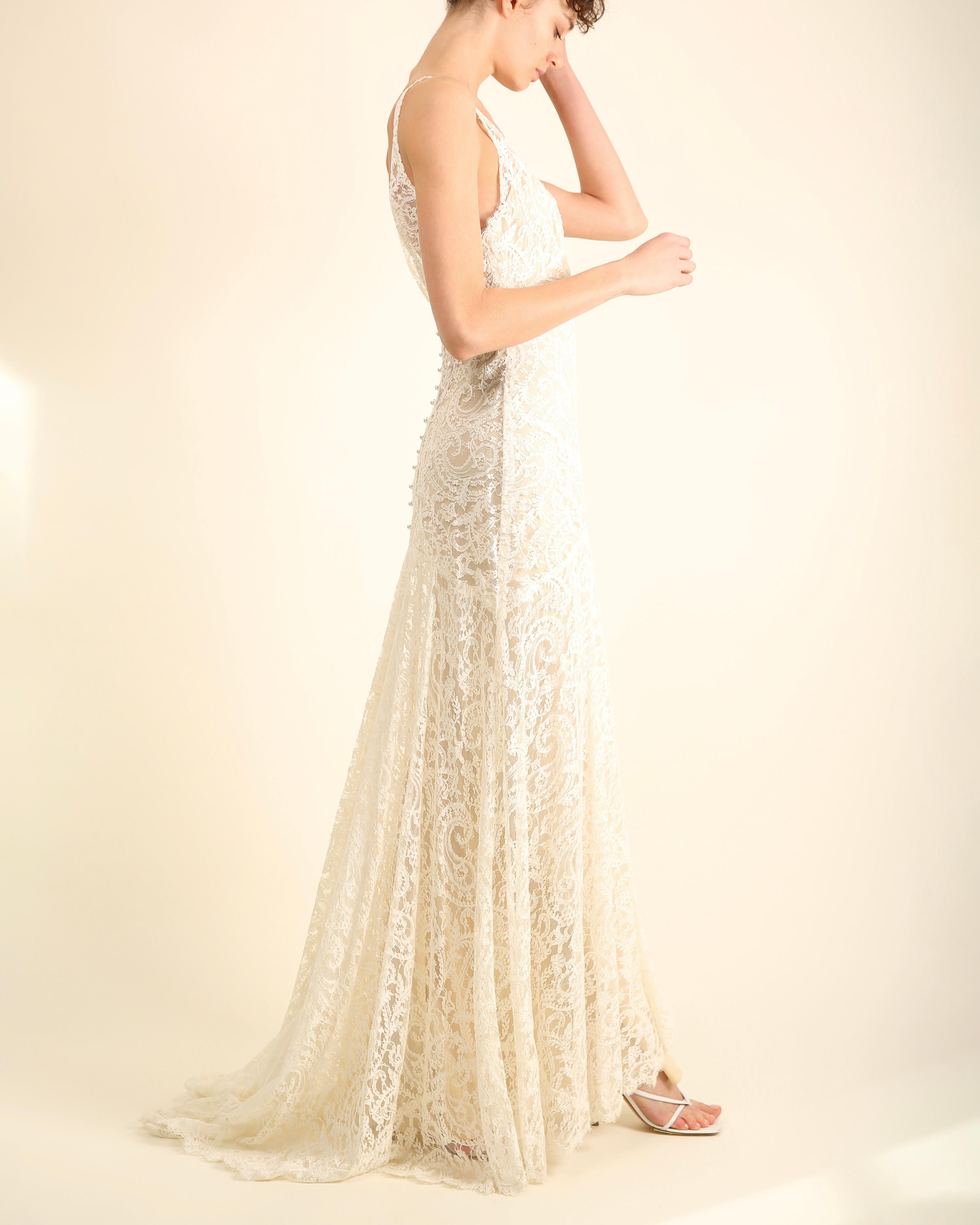 Monique Lhuillier ivory lace plunging backless wedding gown with train dress  In Excellent Condition In Paris, FR