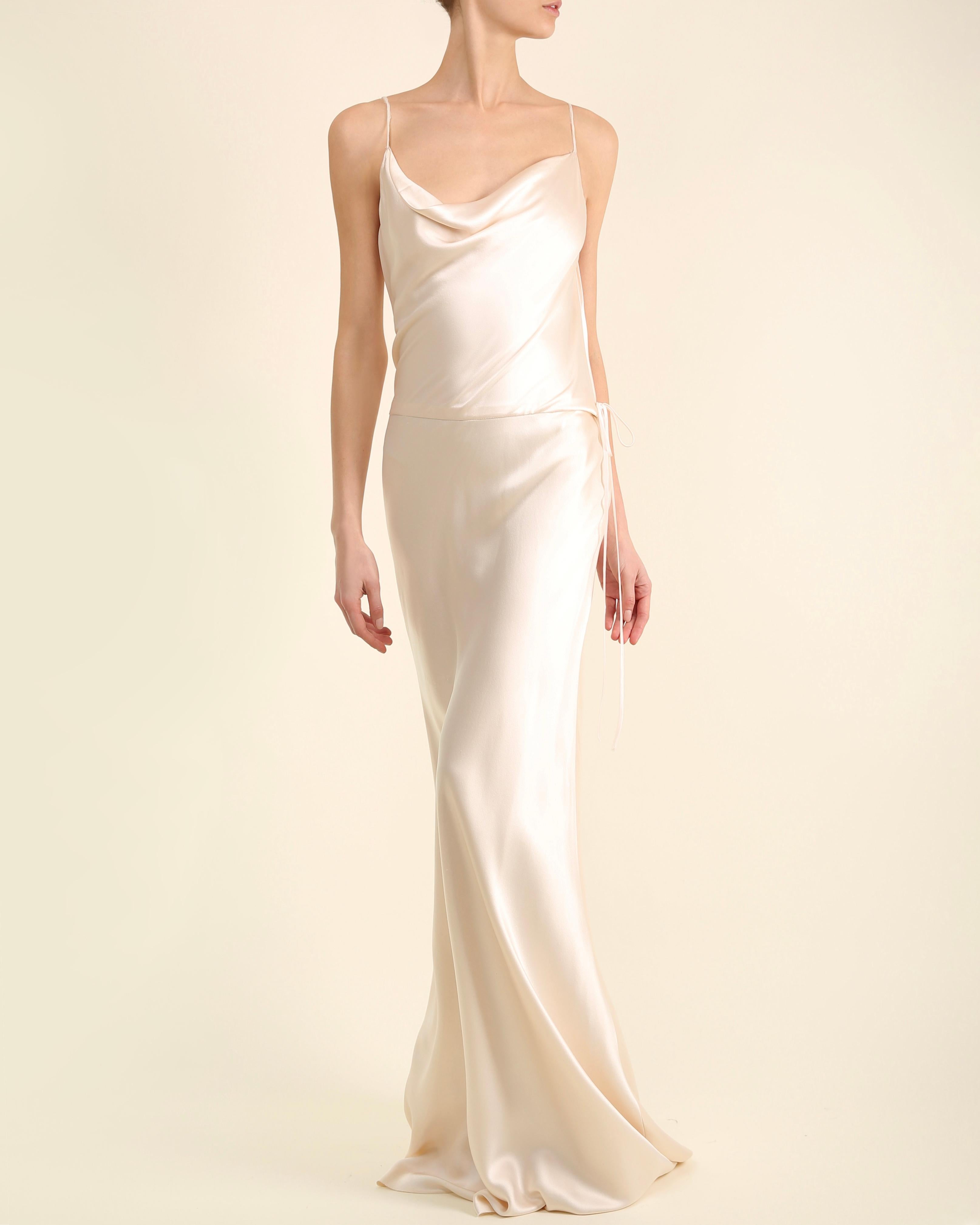 LOVE LALI Vintage

Monique L'huillier
This is an absolutely beautiful floor length silk gown in ivory, that would be perfect for an evening event or as a very simple and elegant wedding gown
The silk is wonderfully soft and fluid, adhering to every