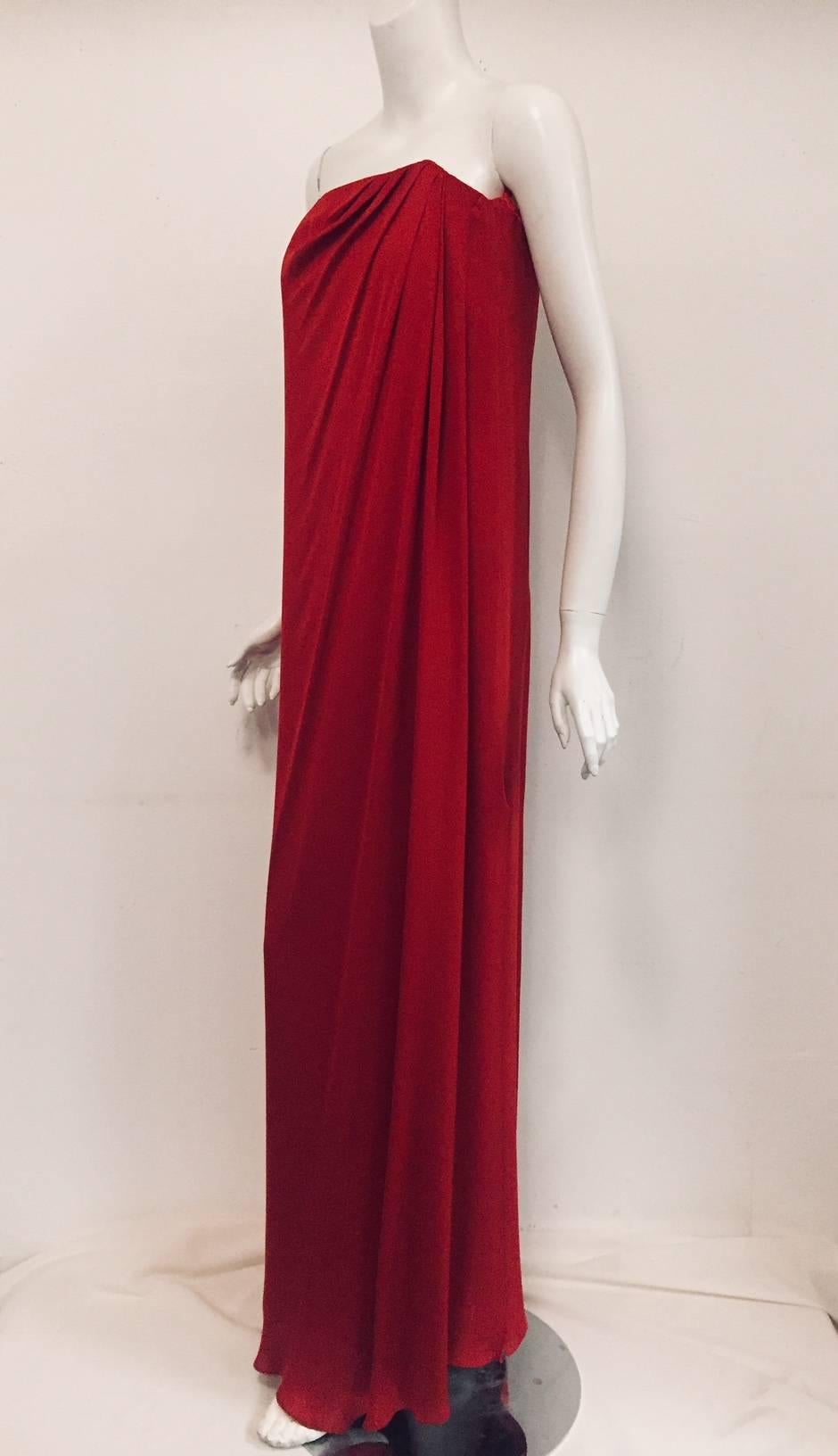 Since Monique Lhuillier established her eponymous fashion line she has become a favorite of New York socialites and Hollywood celebrities alike.  This Ravishing Red Strapless Goddess Gown is Awards Season Ready!  Features 2 ultra-luxurious layers of