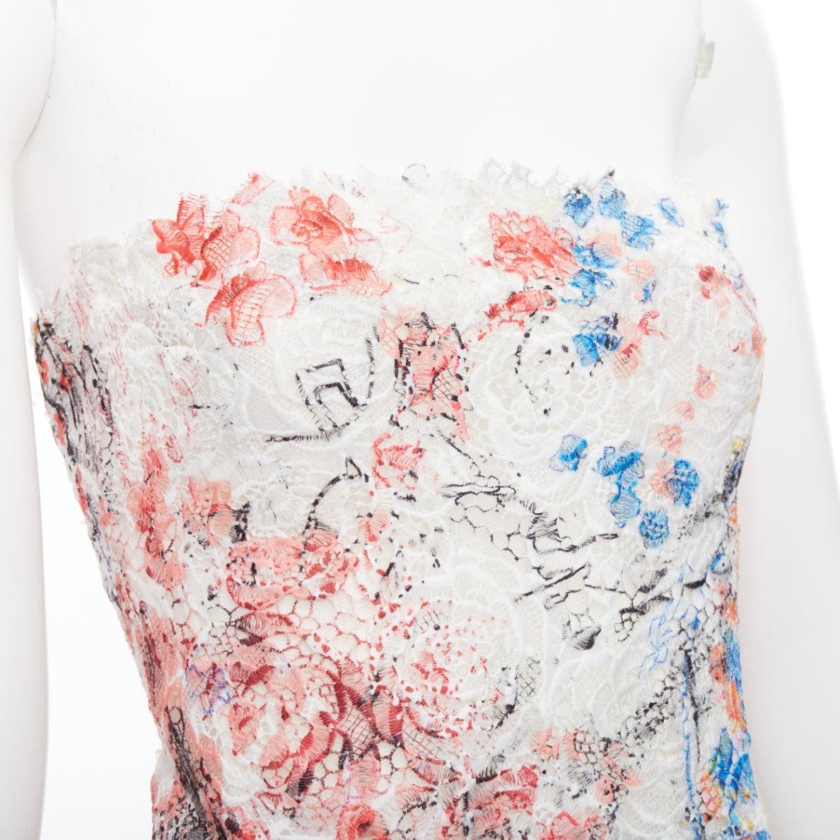 MONIQUE LHUILLIER Runway scribble print lace  lace strapless midi dress US8 M
Reference: LACG/A00458
Brand: Monique Lhuillier
Collection: Runway
Material: Polyester
Color: Multicolour, White
Pattern: Lace
Closure: Zip
Lining: White Silk
Extra