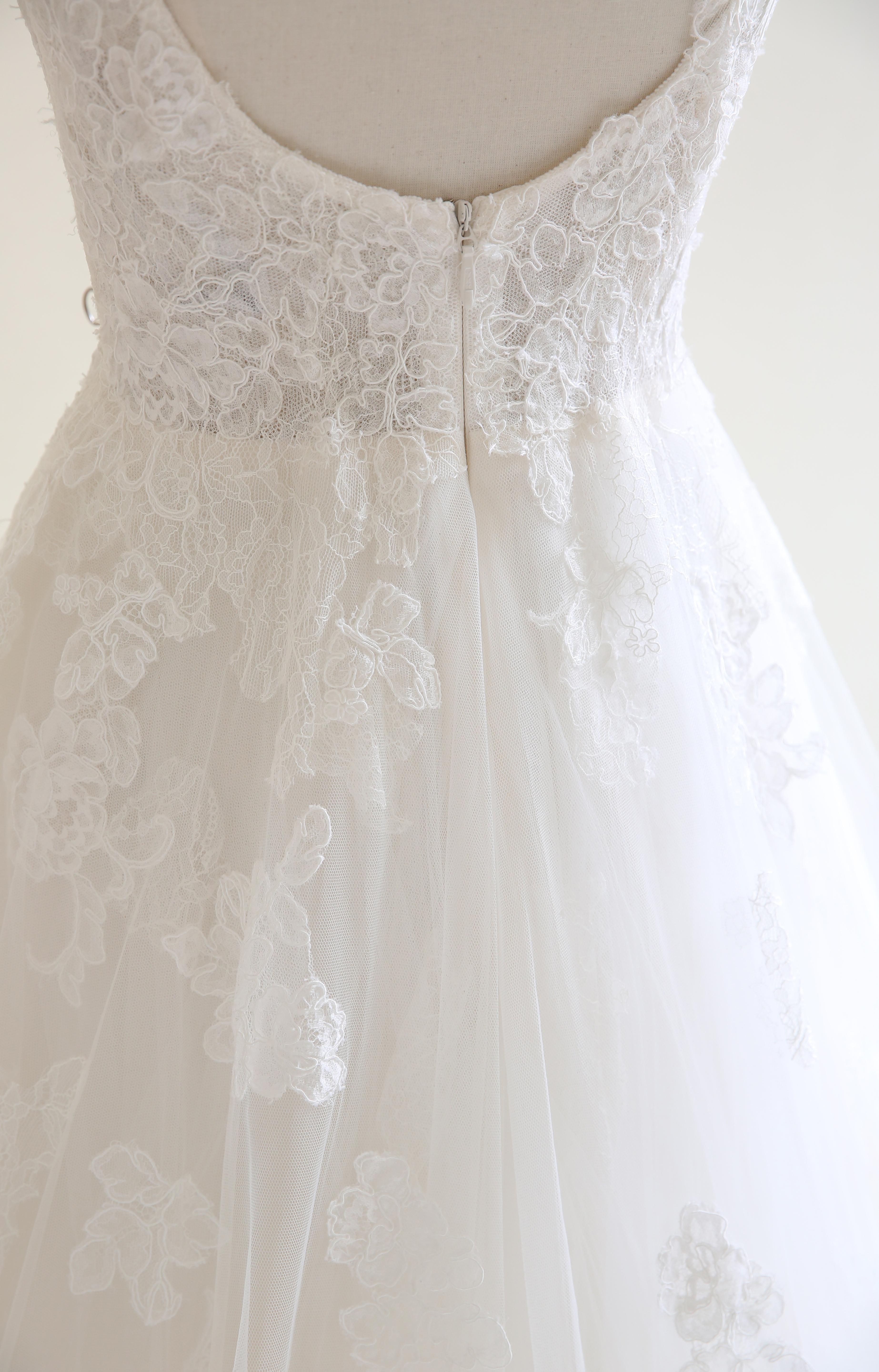 Monique Lhuillier S/S16 white floral lace sheer tulle wedding dress gown XS-S For Sale 7