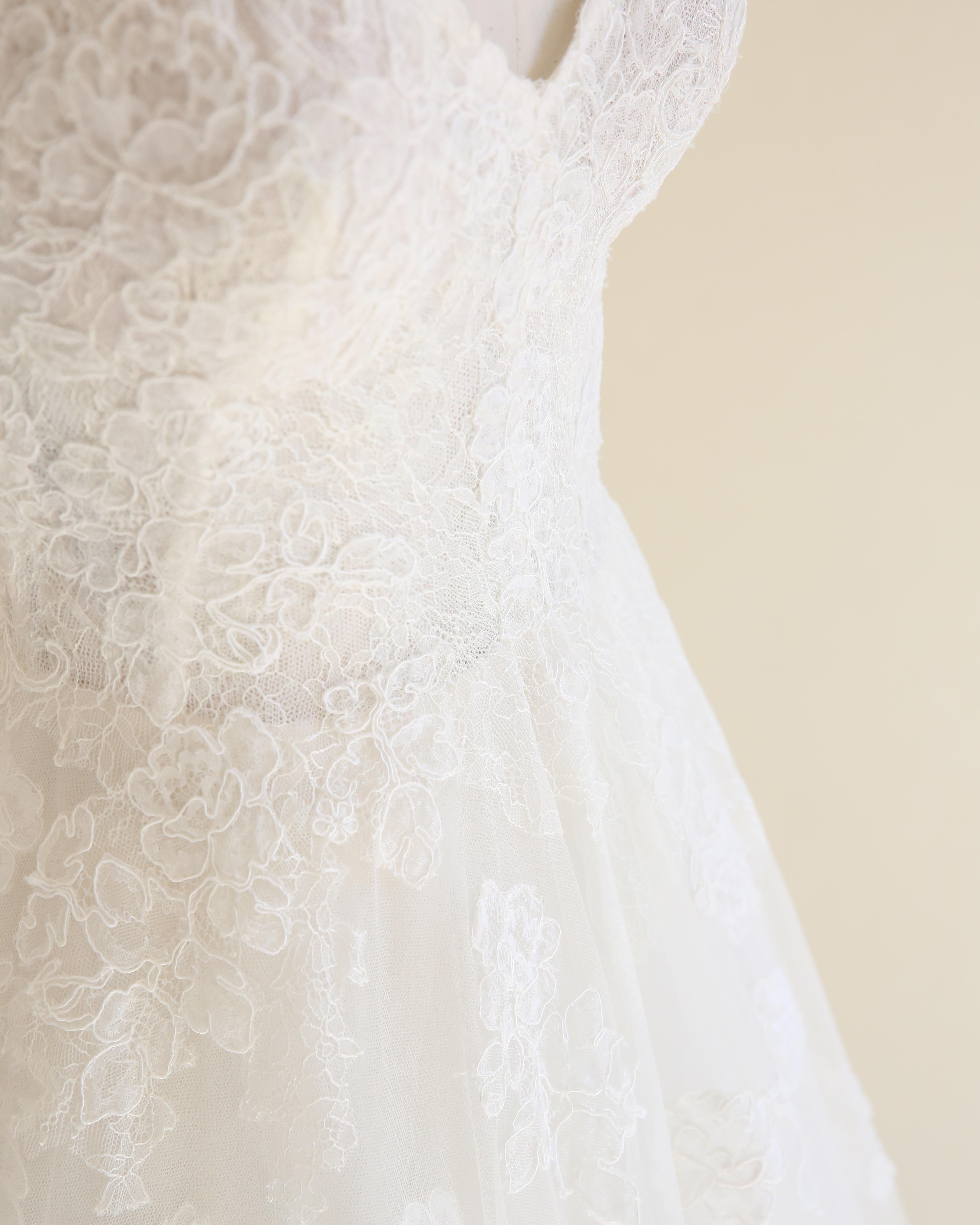 Monique Lhuillier S/S16 white floral lace sheer tulle wedding dress gown XS-S For Sale 10