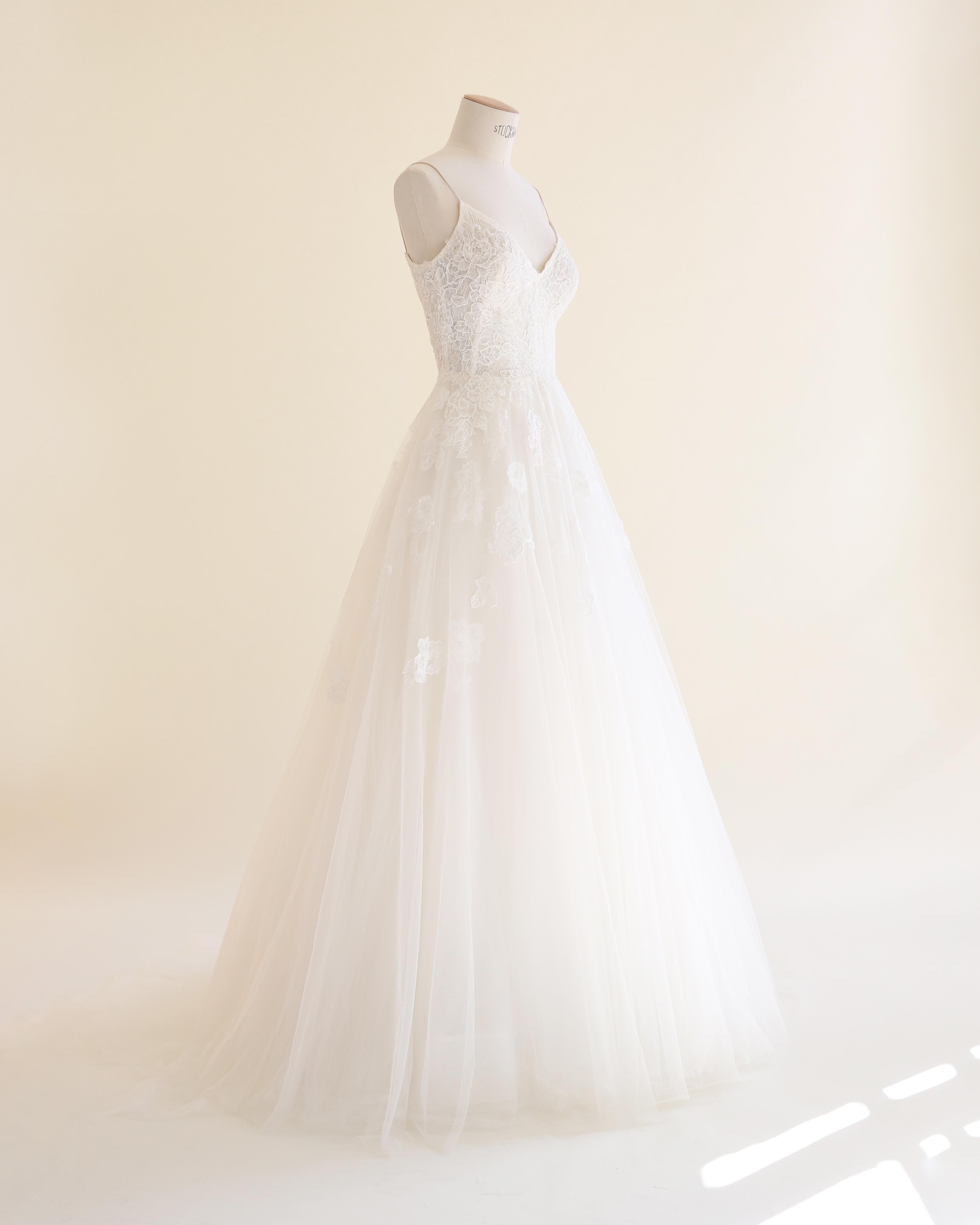 Women's Monique Lhuillier S/S16 white floral lace sheer tulle wedding dress gown XS-S For Sale