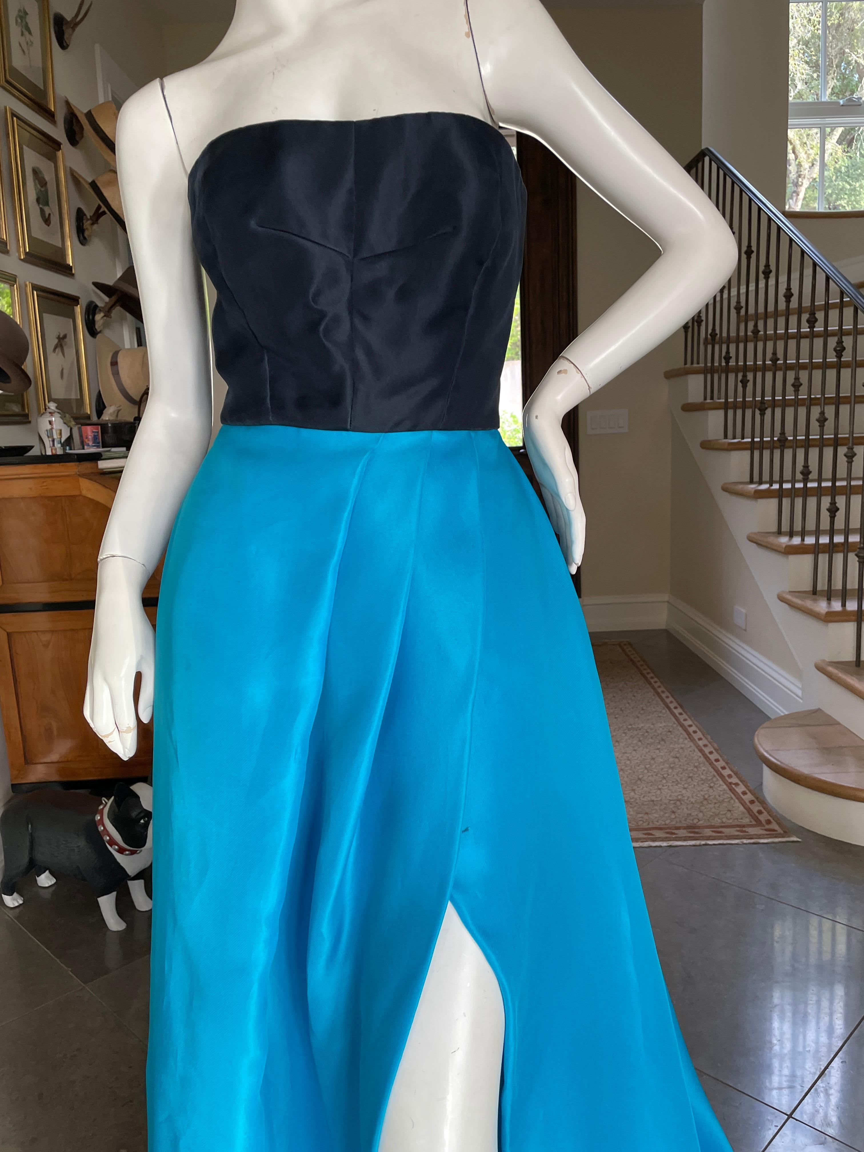 Monique Lhuillier Vintage Strapless Silk Evening Dress In Excellent Condition For Sale In Cloverdale, CA