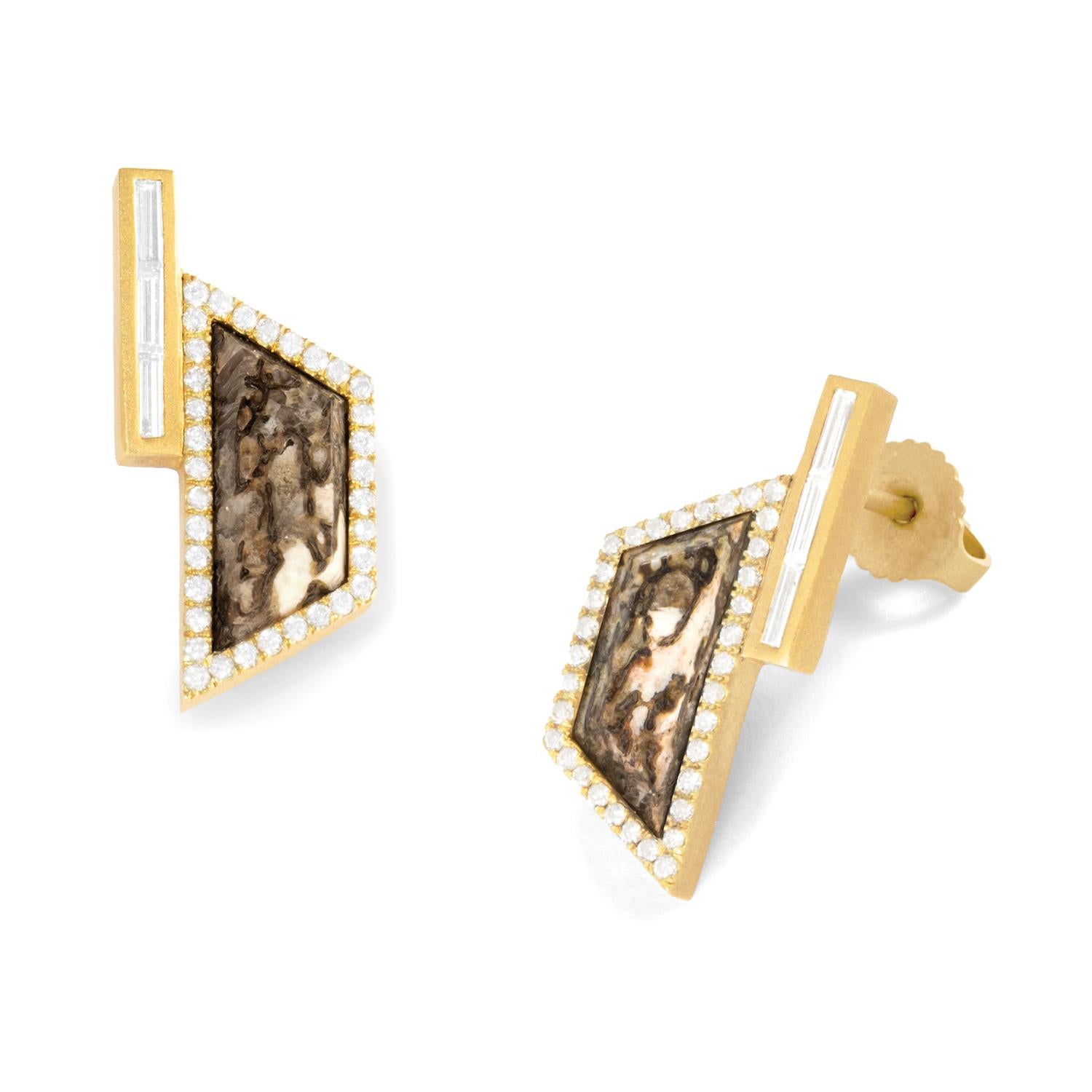 Umber fossilized dinosaur bone earrings with white diamond baguettes and white diamond pavé, 18 carat recycled yellow gold, 0.60 TCW  - One-of-a-kind

Trapezoids of umber fossilized dinosaur bone are framed in pavé-set white diamonds and aligned