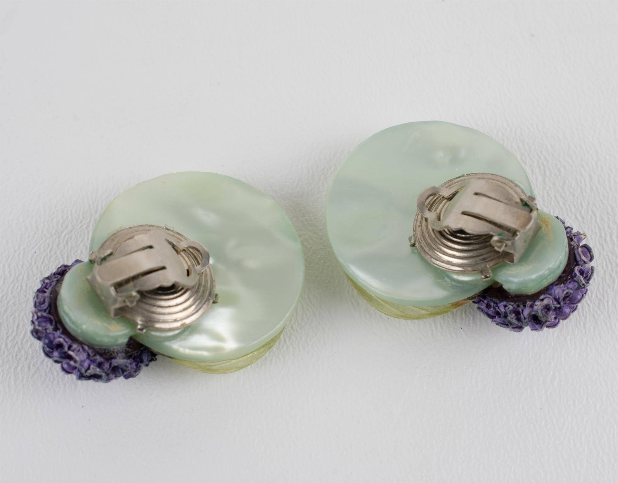 Boucles d'oreilles en résine Aqua Green et Lavender de Monique Vedie, Line Vautrin School Pour femmes en vente