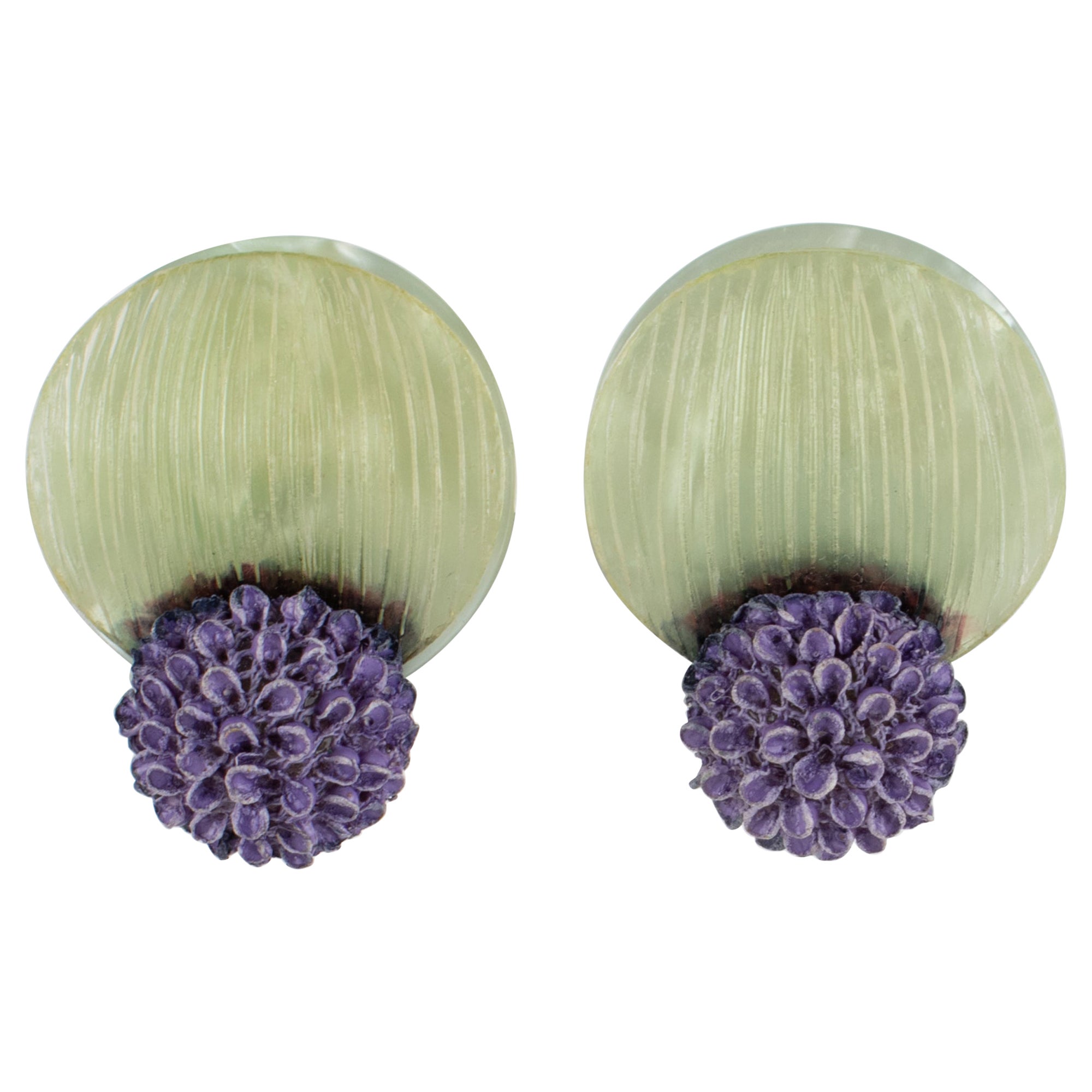 Boucles d
oreilles en résine Aqua Green et Lavender de Monique Vedie, Line Vautrin School
