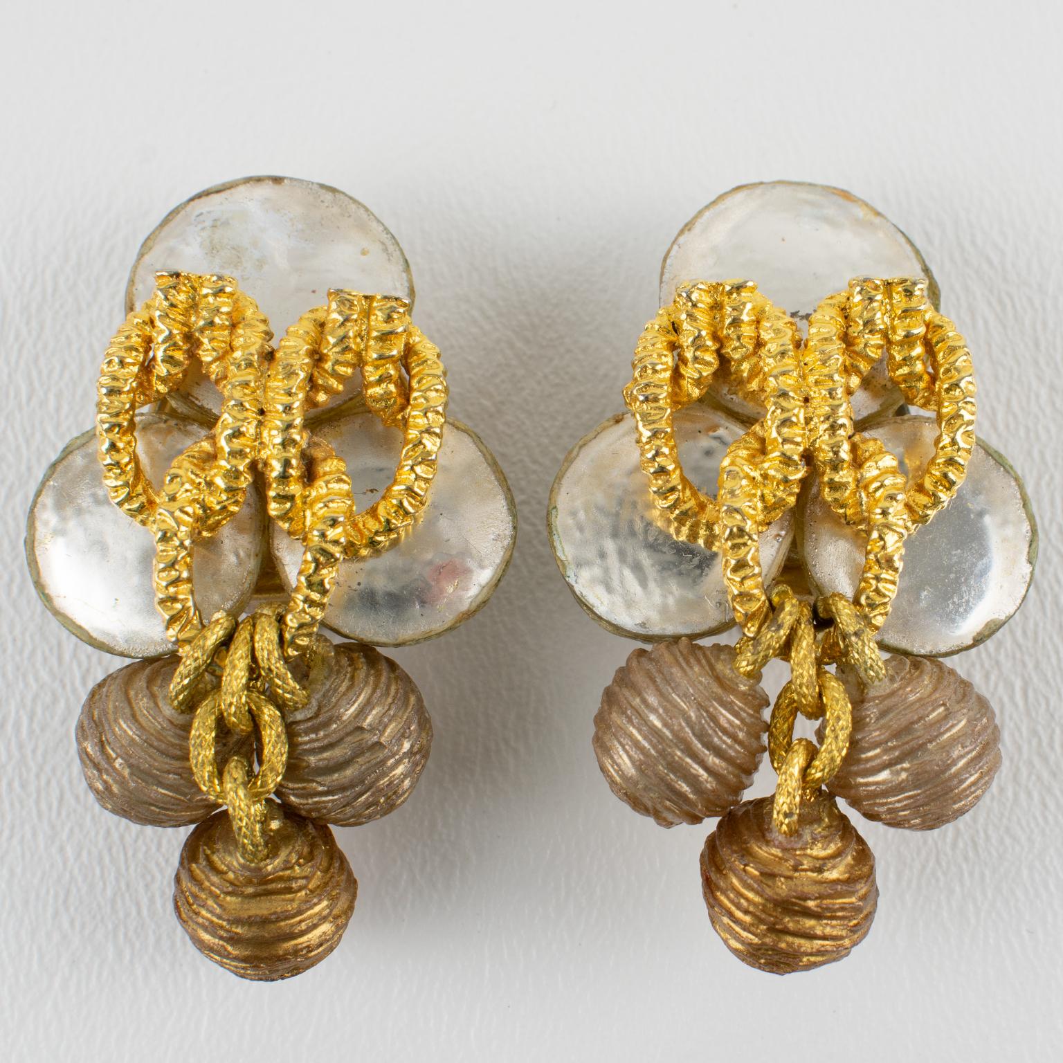 Monique Vedie, Orecchini a Clip in Resina Talosel Dorata della Line Vautrin School In condizioni ottime in vendita a Atlanta, GA
