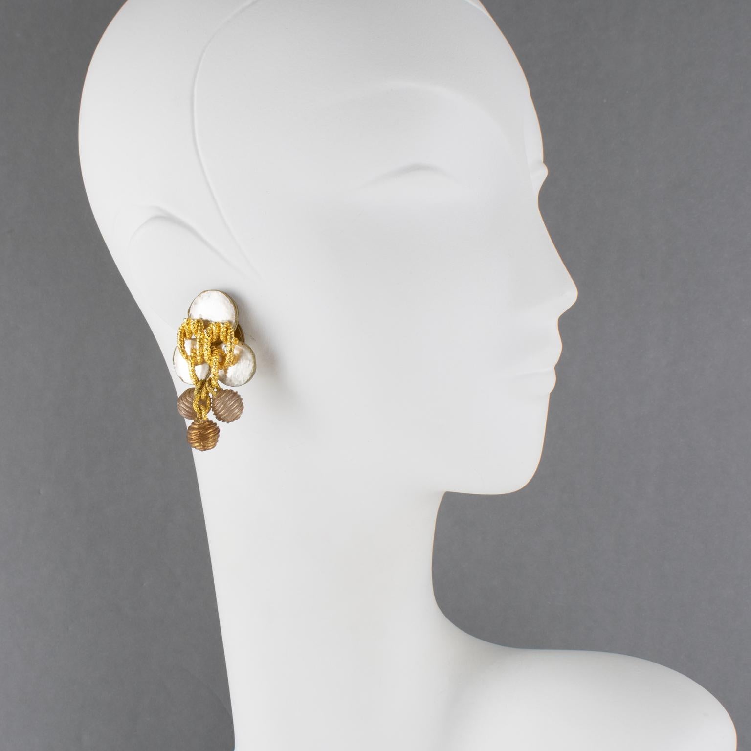 Monique Vedie, Orecchini a Clip in Resina Talosel Dorata della Line Vautrin School in vendita 3