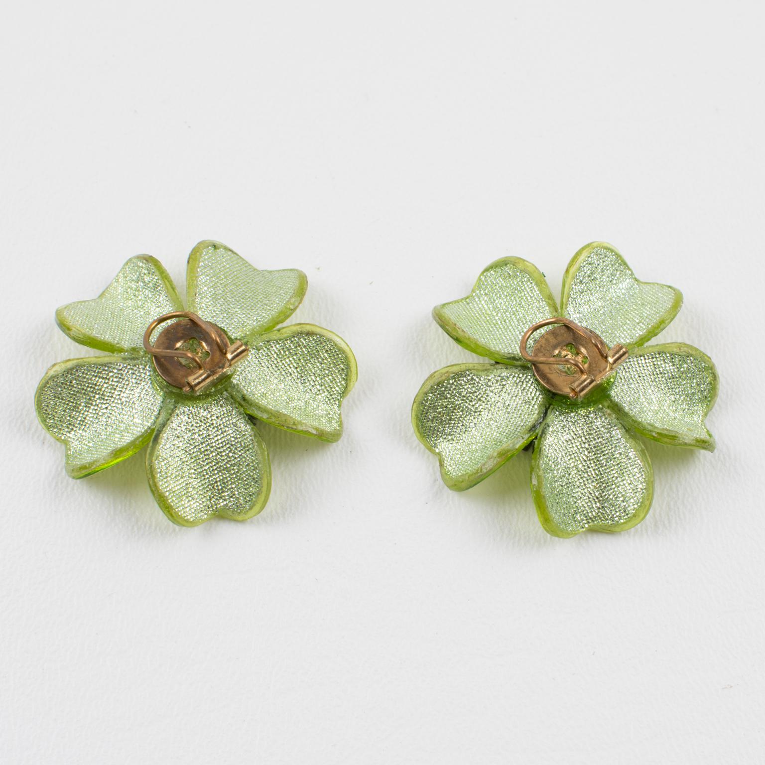 Monique Vedie, Line Vautrin Student Resin Clip Earrings Pistachio Flower In Excellent Condition For Sale In Atlanta, GA