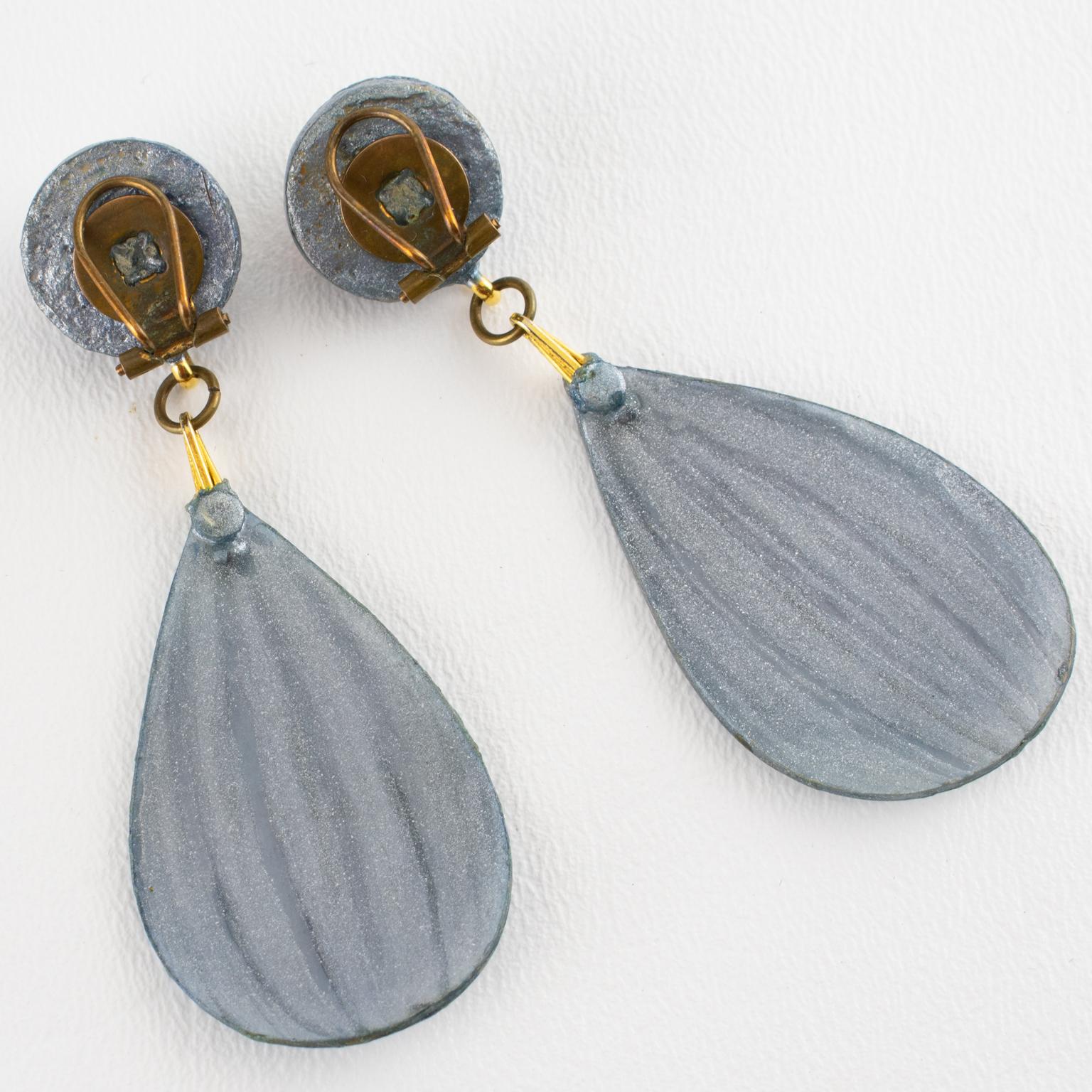 Monique Vedie, Orecchini a clip pendenti in resina di Line Vautrin Student Talosel in vendita 1