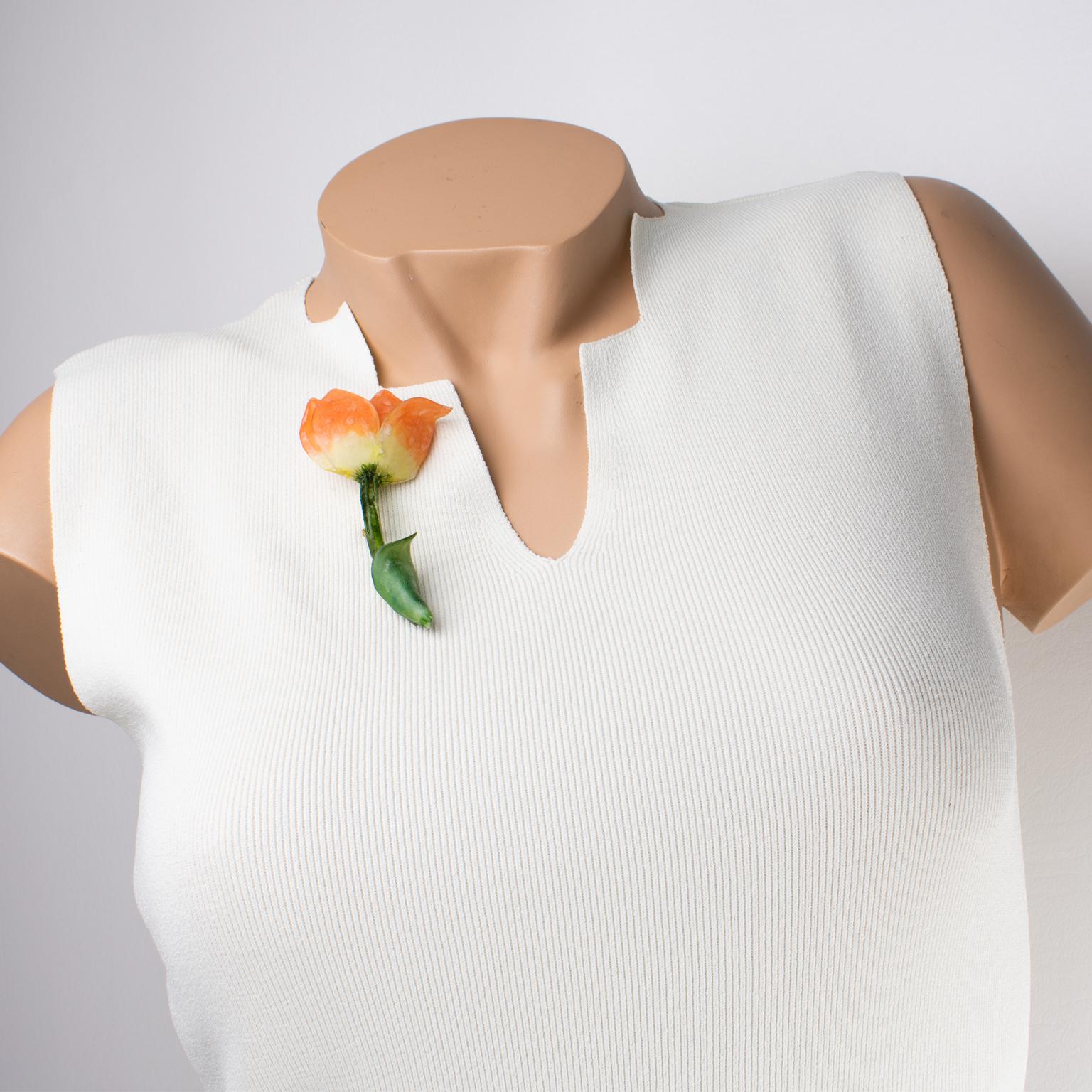 Broche Floral Tulipán de Resina Monique Vedie Talosel, Escuela Line Vautrin Moderno en venta
