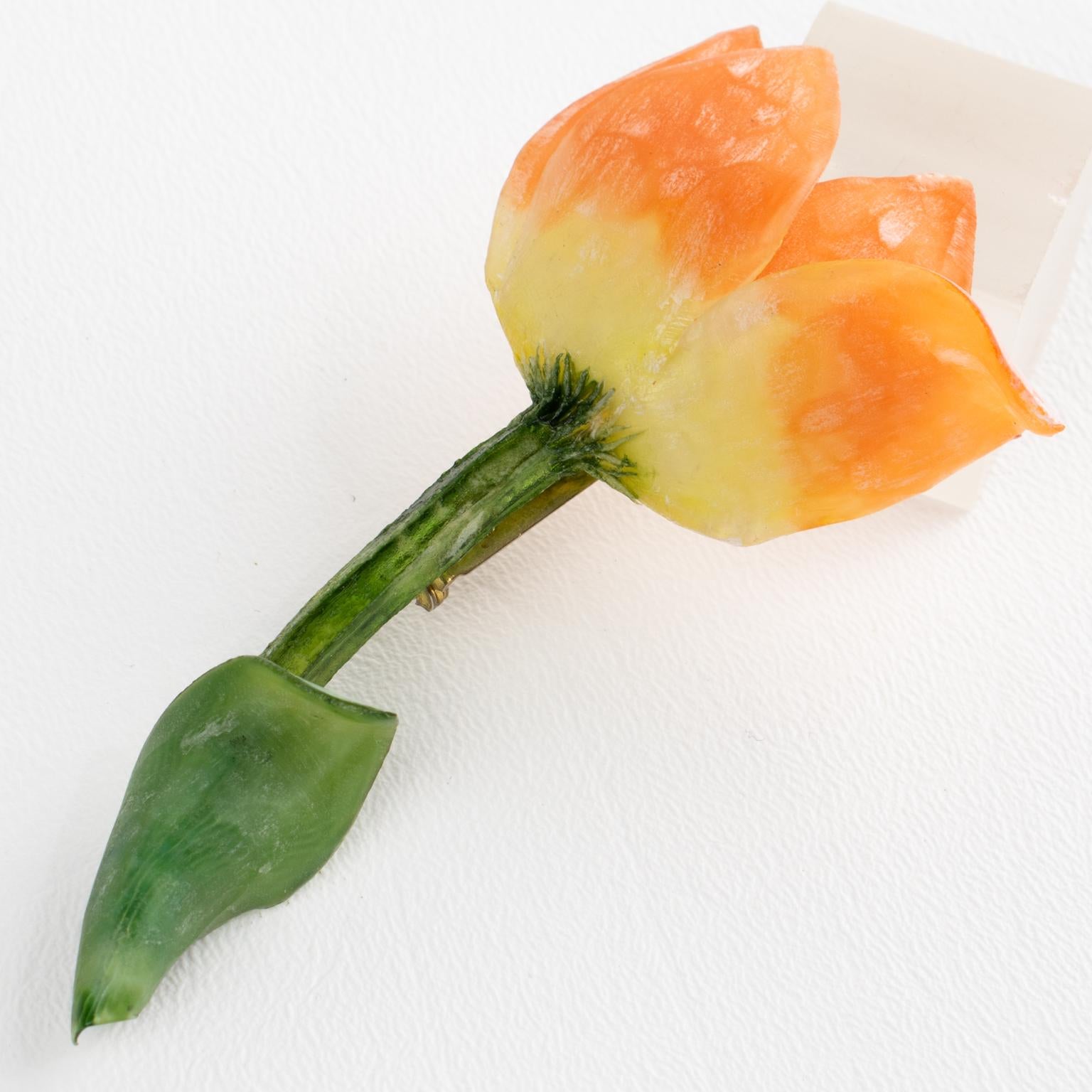 Broche Floral Tulipán de Resina Monique Vedie Talosel, Escuela Line Vautrin en Excelente estado para la venta en Atlanta, GA