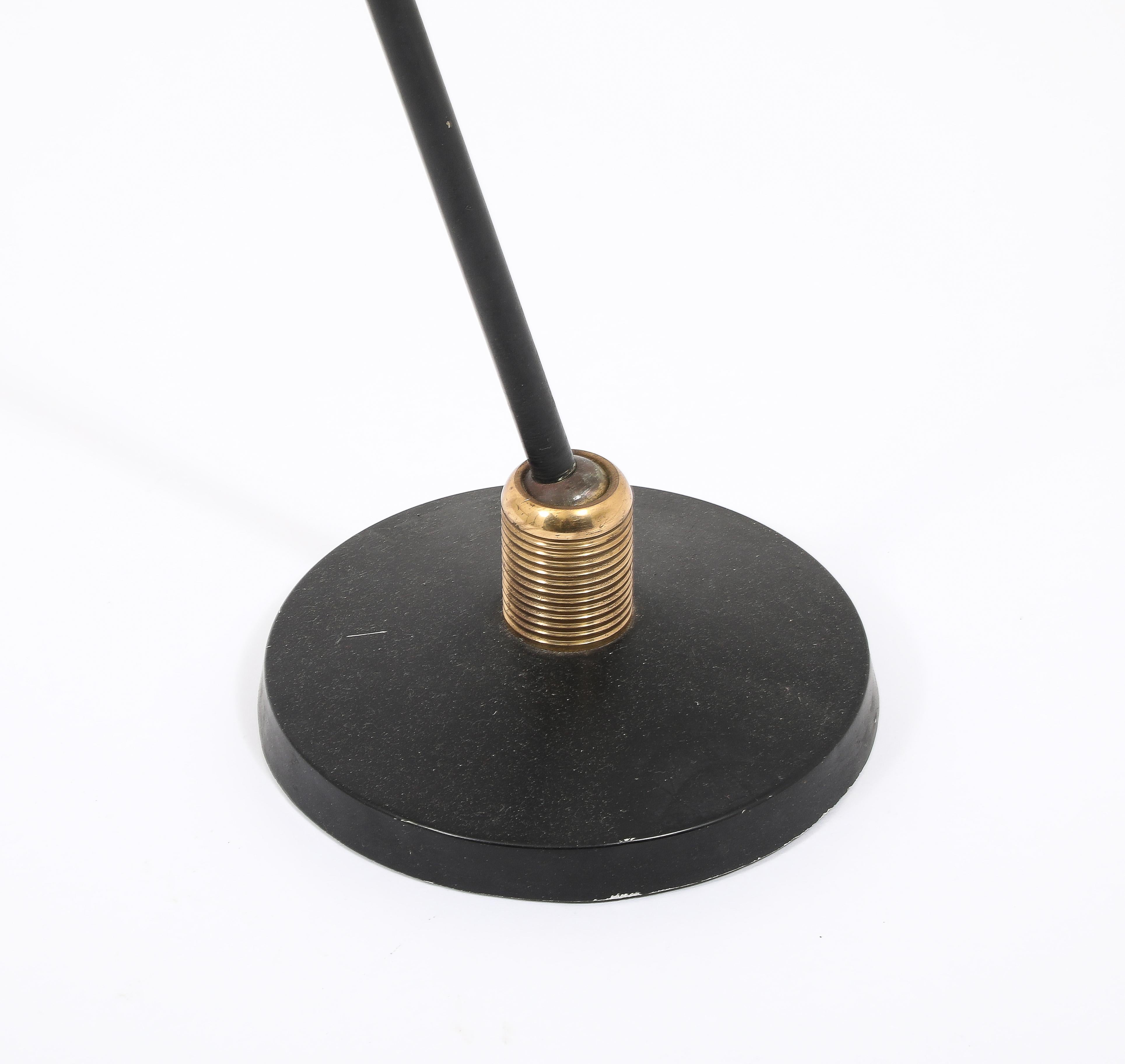 Una lampada da terra regolabile Monix in finitura originale con paralume originale

Regola da 65 a 85
Paralume di 18